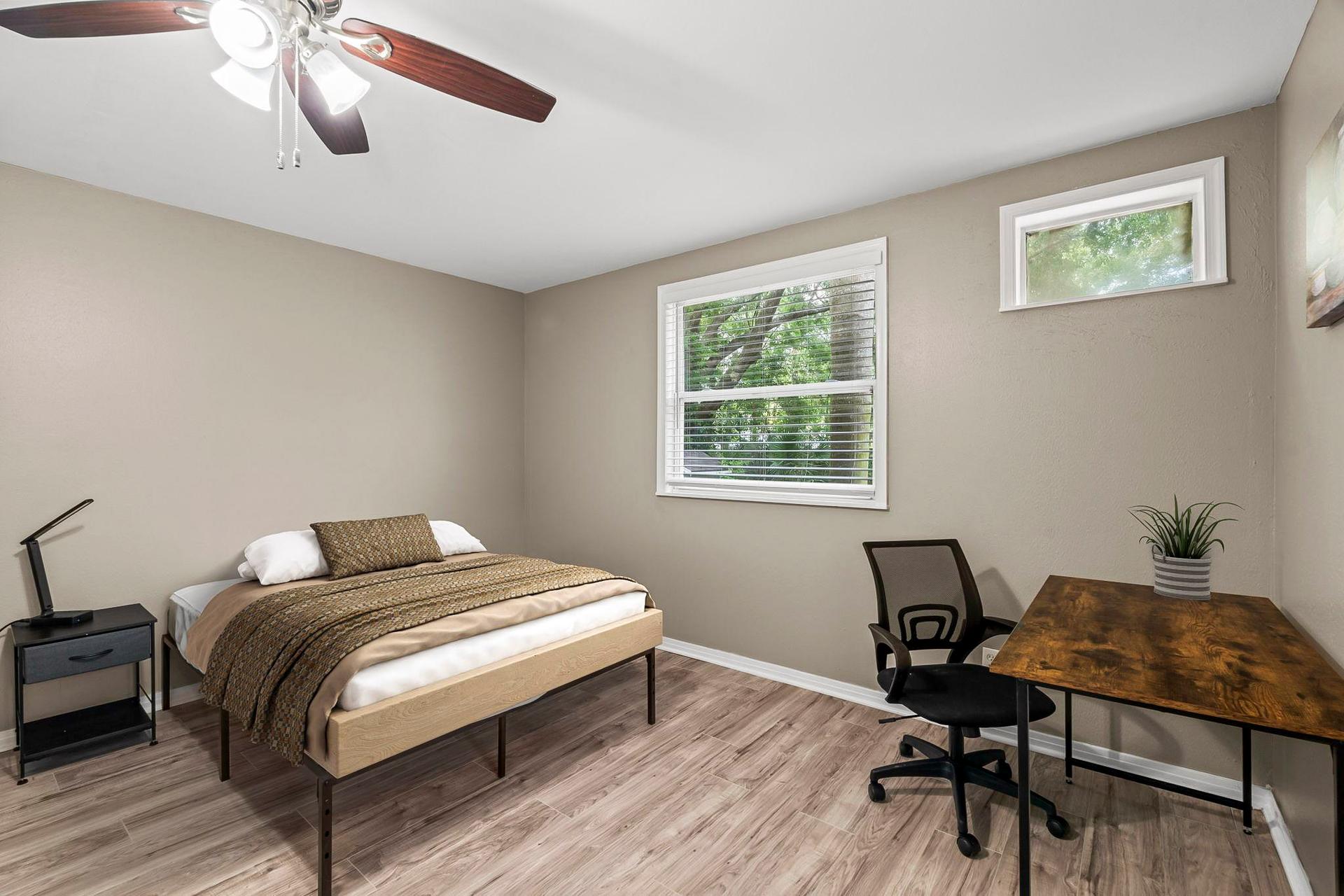bedroom, detected:ceiling fan, window blind, bed