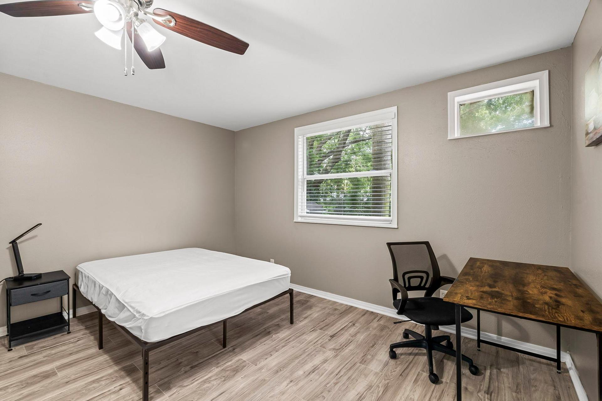 living_room, detected:ceiling fan