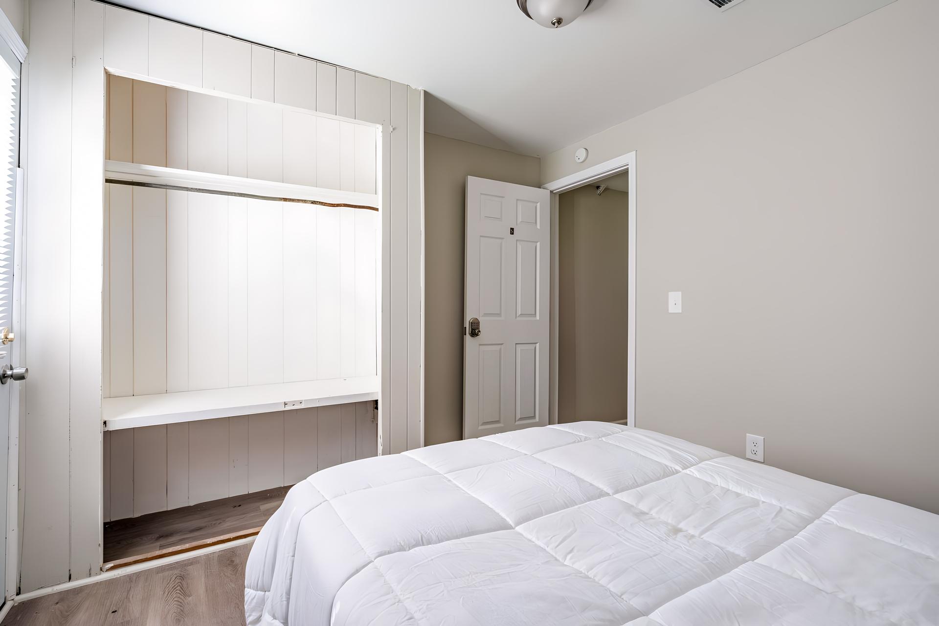 bedroom, detected:ceiling fan, bed