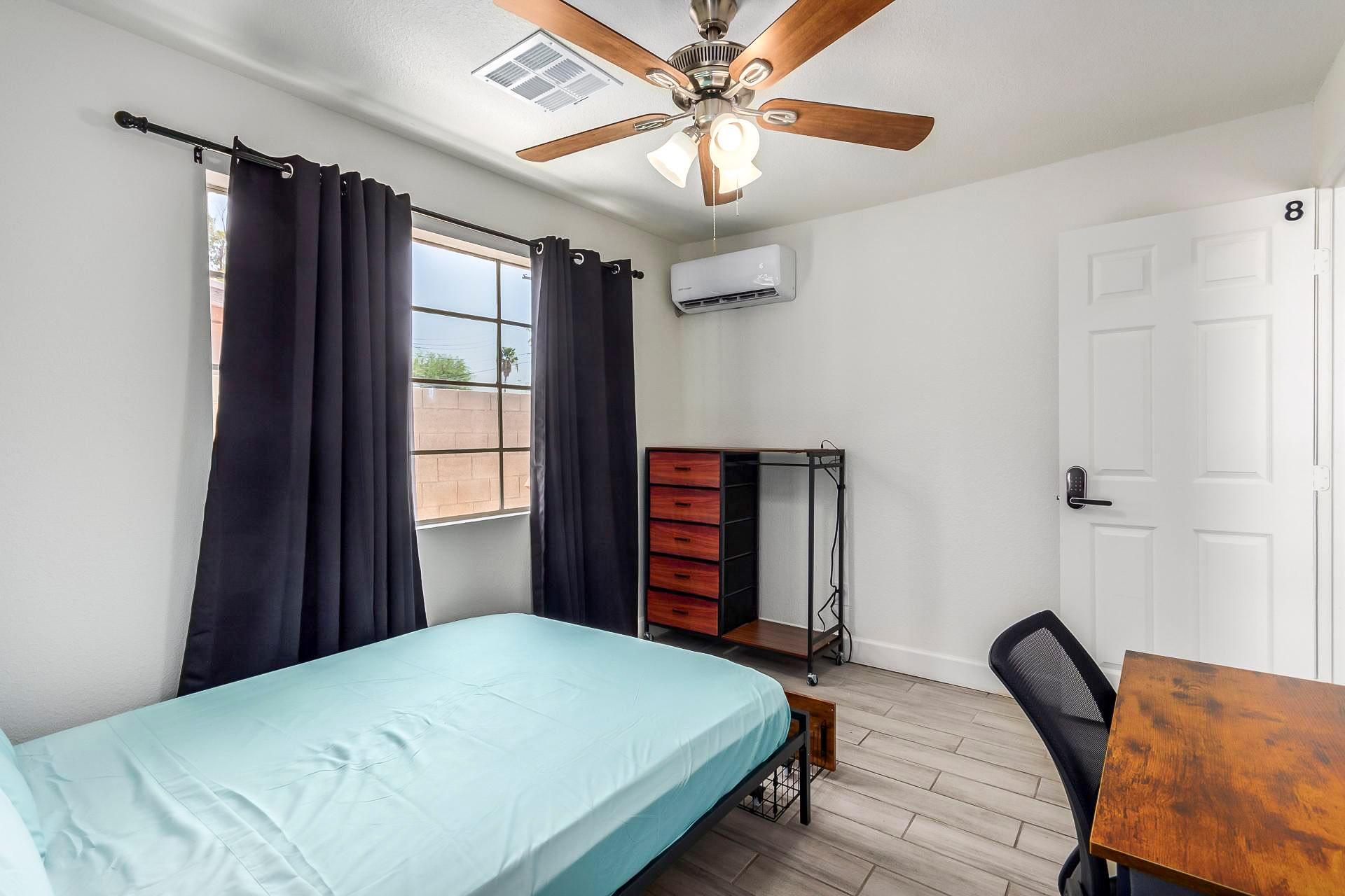 bedroom, detected:ceiling fan, bed, window blind