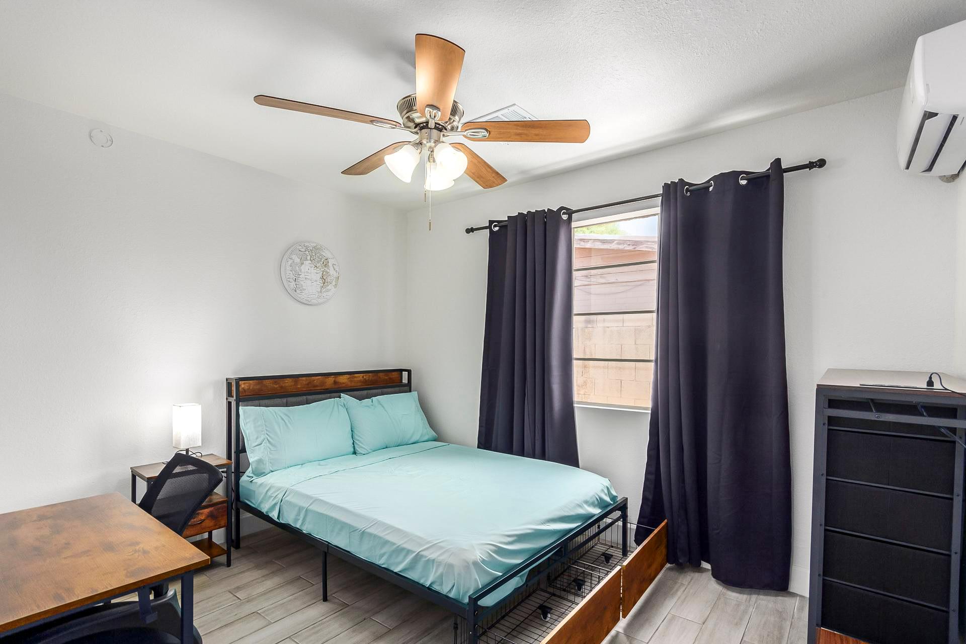 bedroom, detected:ceiling fan, bed, window blind