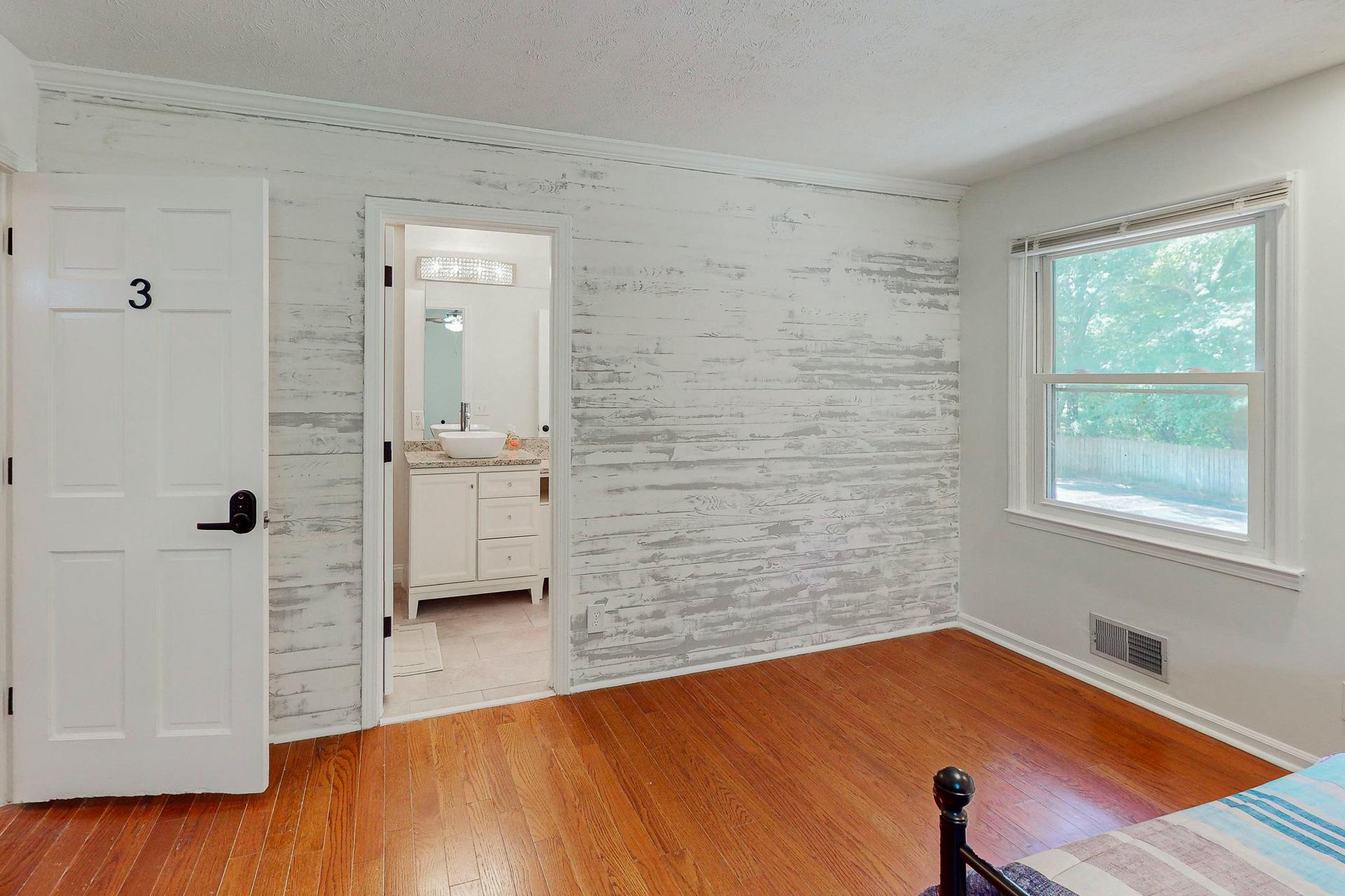 living_room, detected:refrigerator