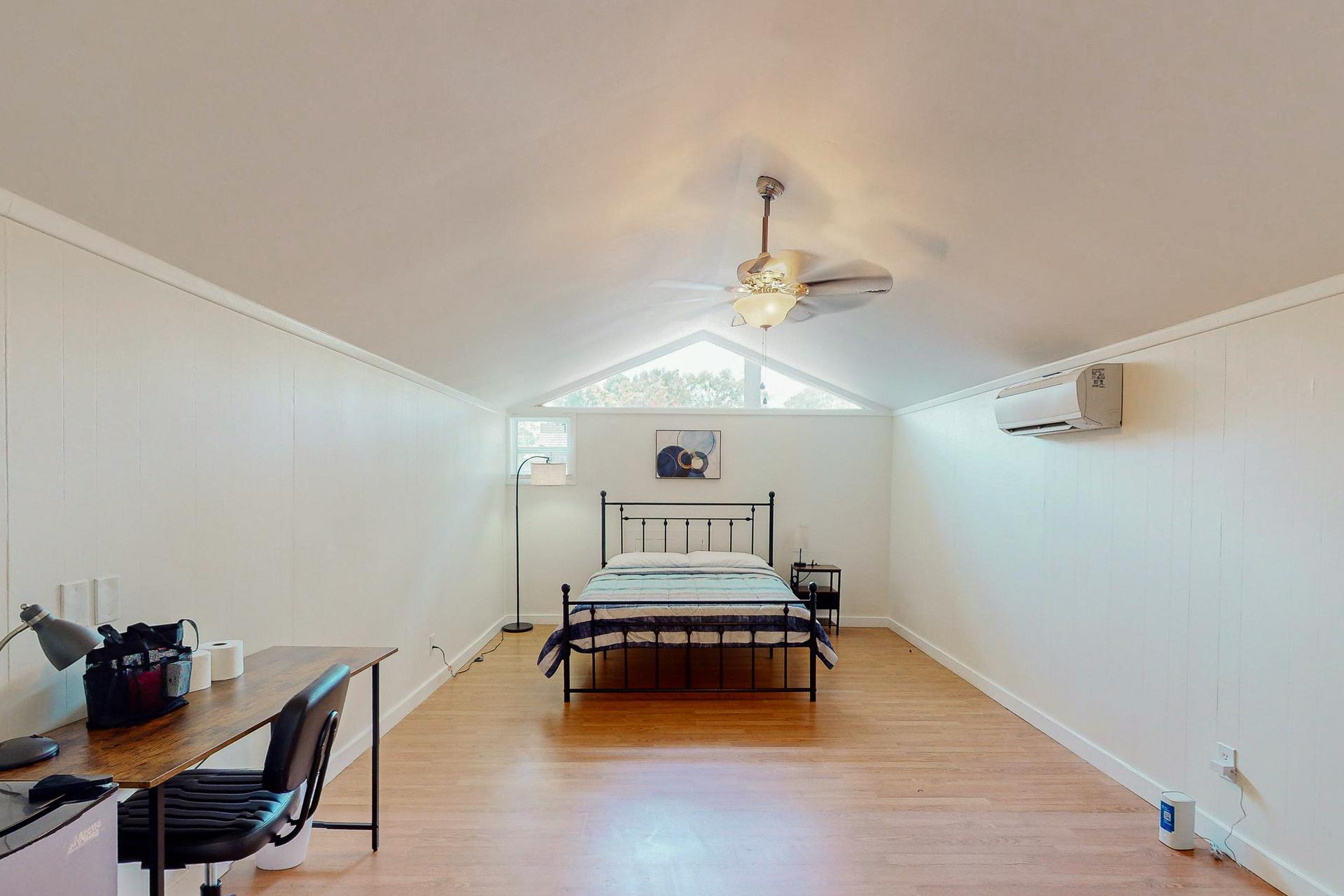 living_room, detected:window blind