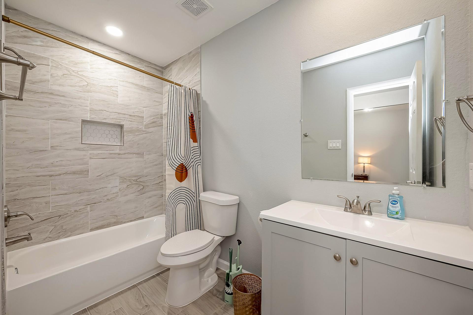 bathroom, detected:bathtub, shower