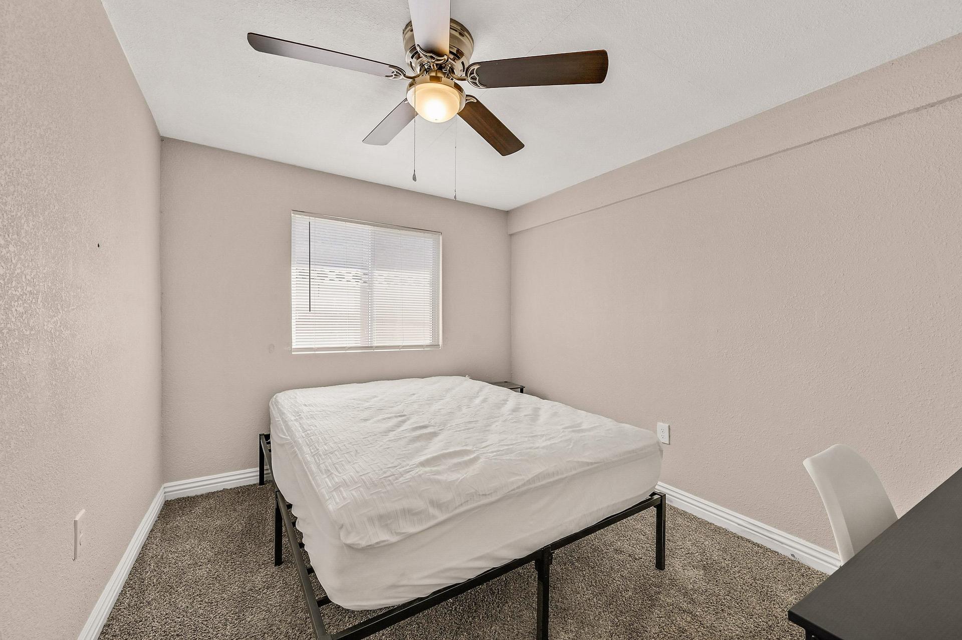 bedroom, detected:ceiling fan, window blind, bed