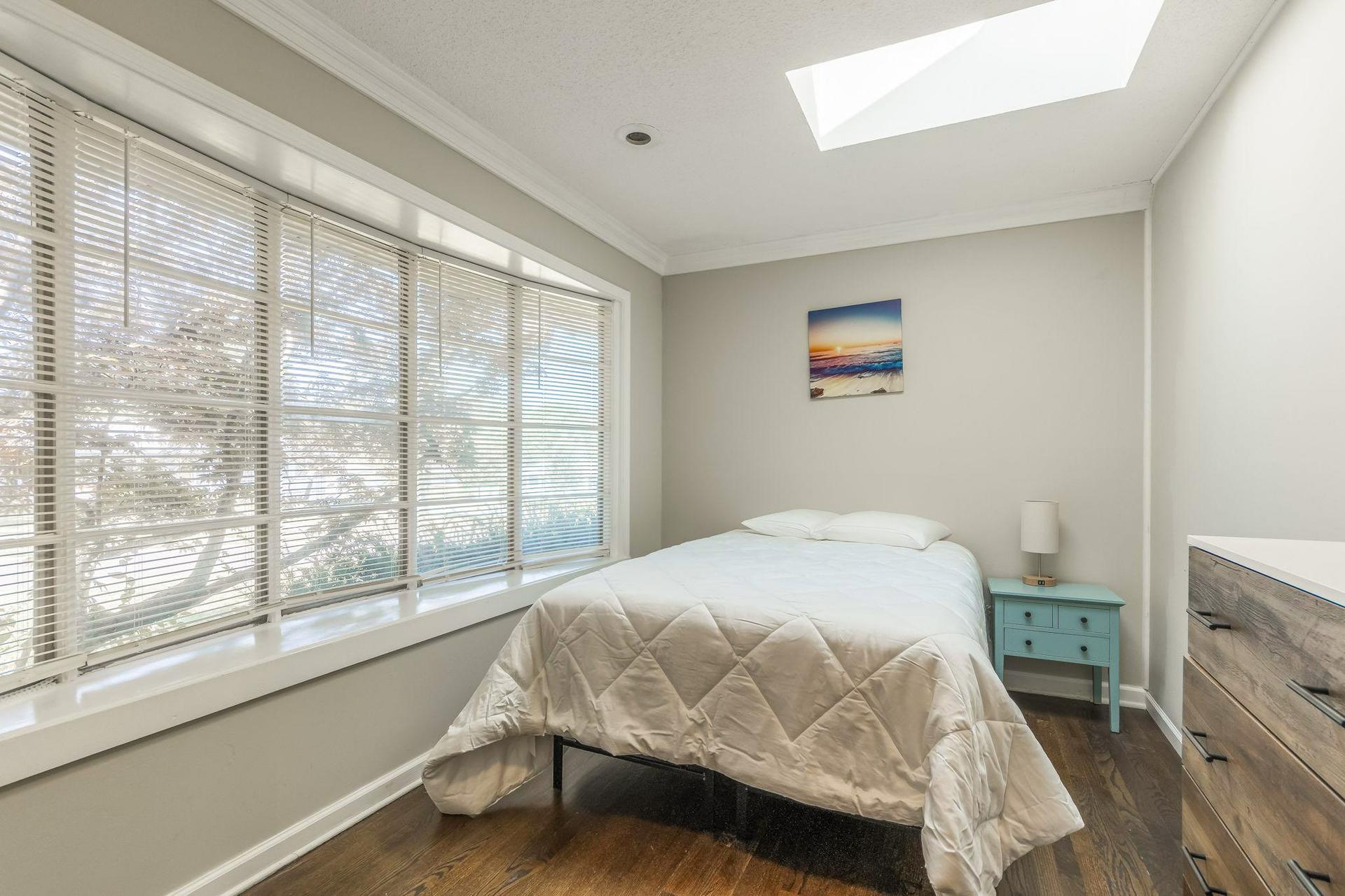 bedroom, detected:window blind, bed, ceiling fan