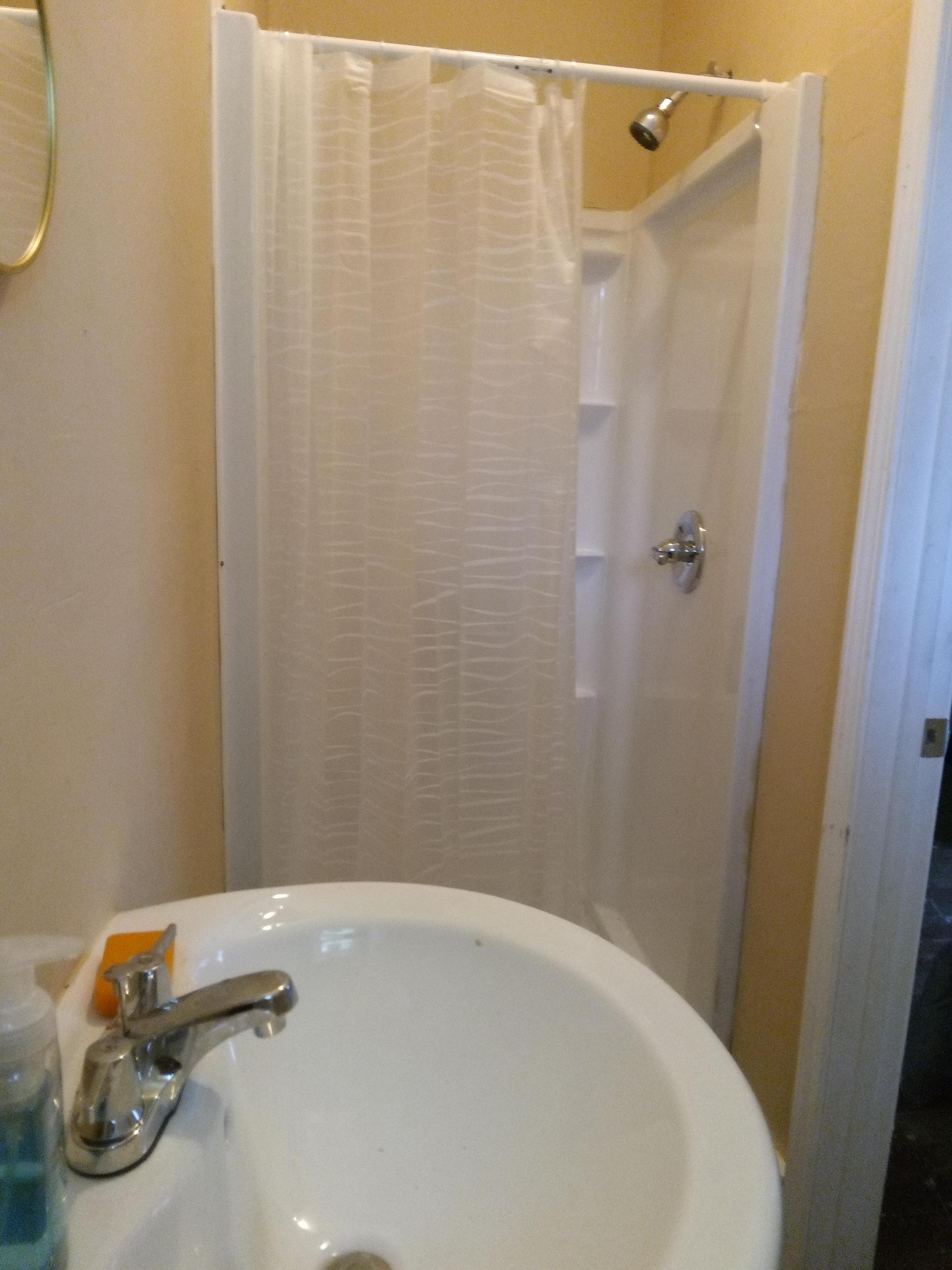 Bathroom Room 1