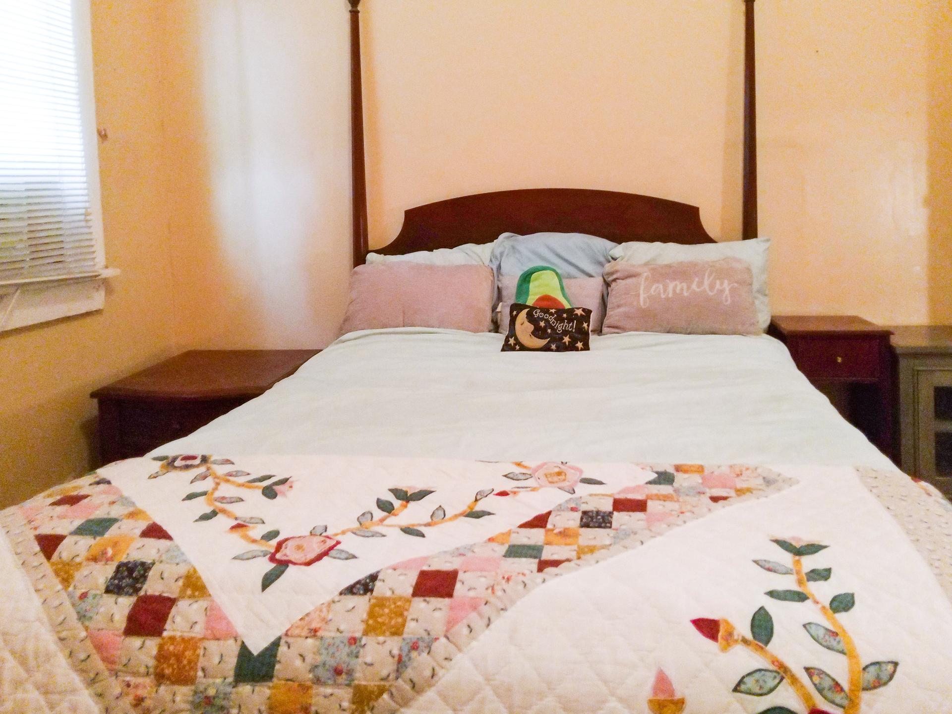 bedroom, detected:window blind, bed