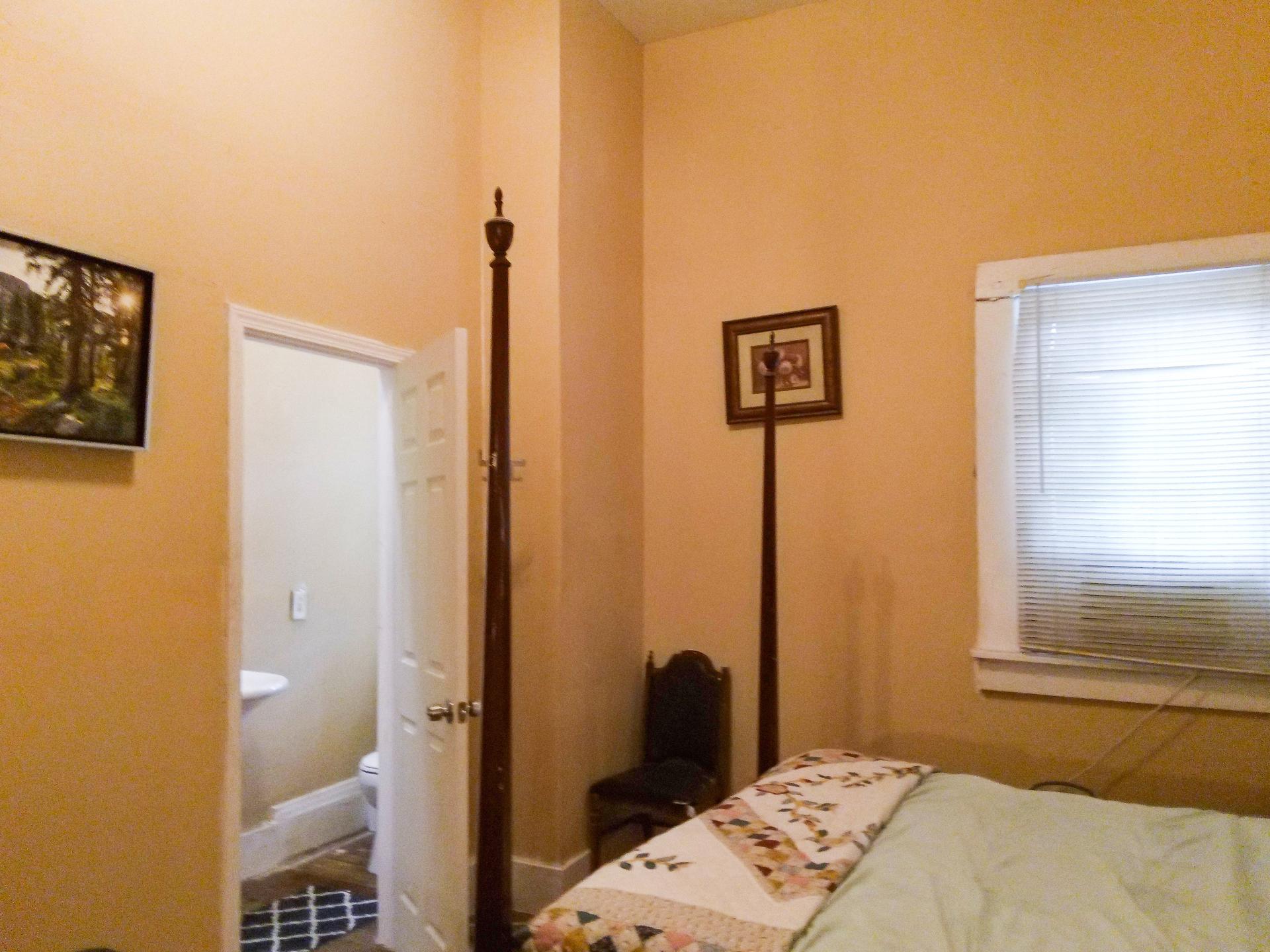 bedroom, detected:window blind, bed