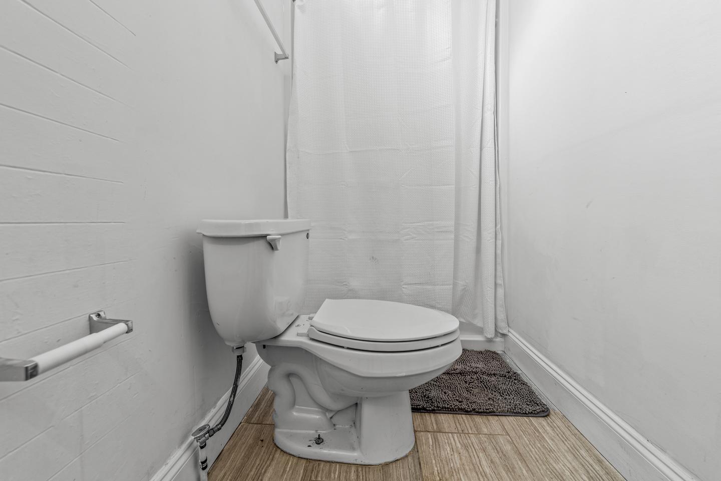 Bathroom(s)