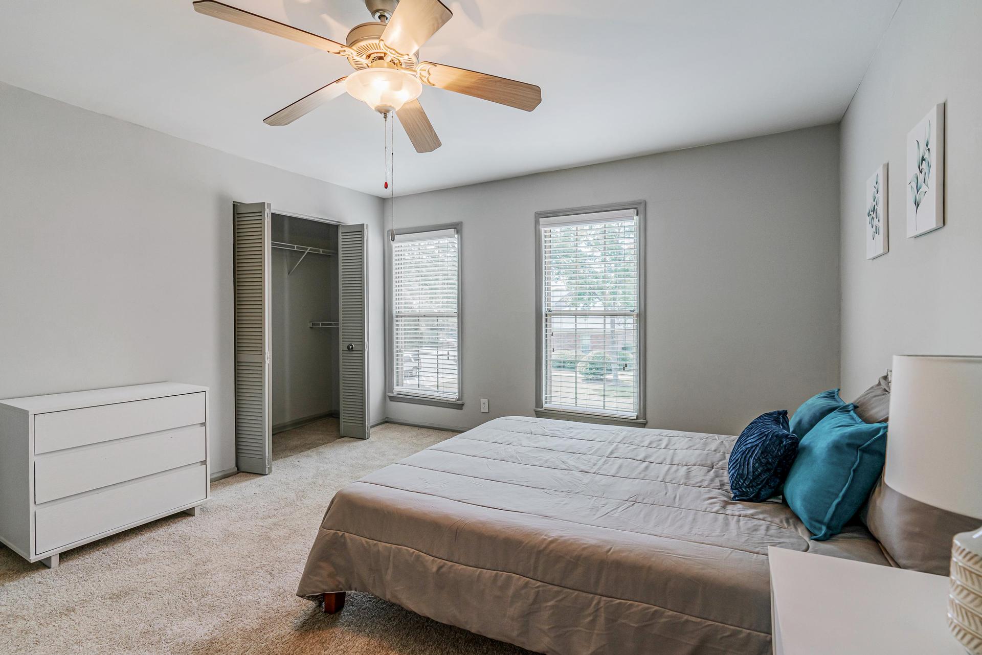 bedroom, detected: ceiling fan, window blind, bed