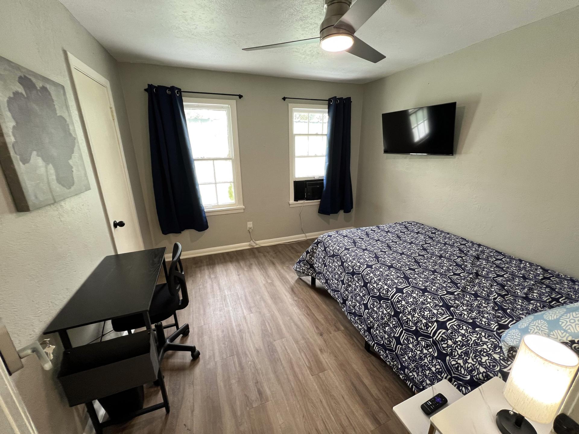 bedroom, detected:ceiling fan, bed, window blind