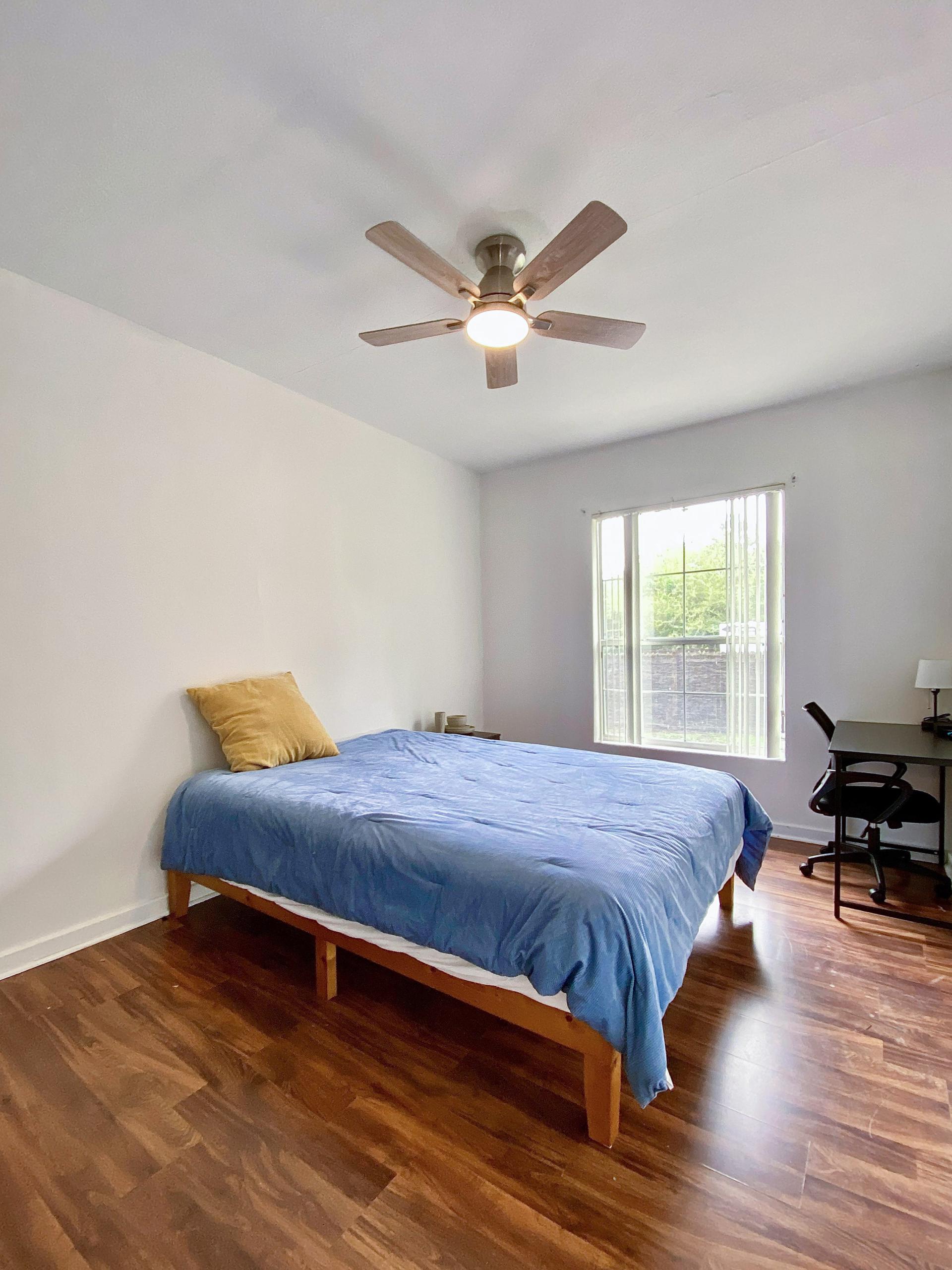 bedroom, detected:ceiling fan, window blind, bed