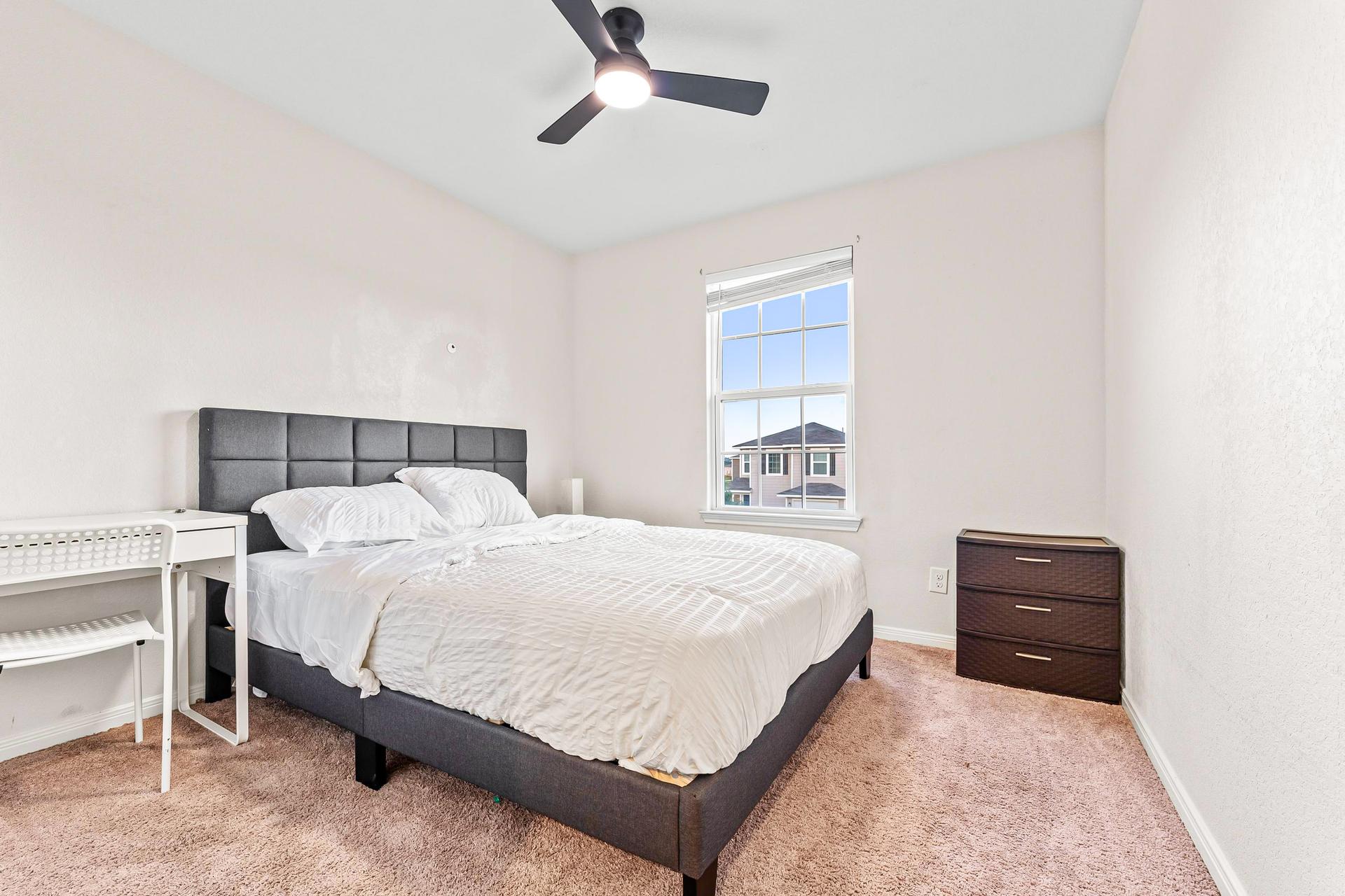 bedroom, detected:ceiling fan, bed, window blind