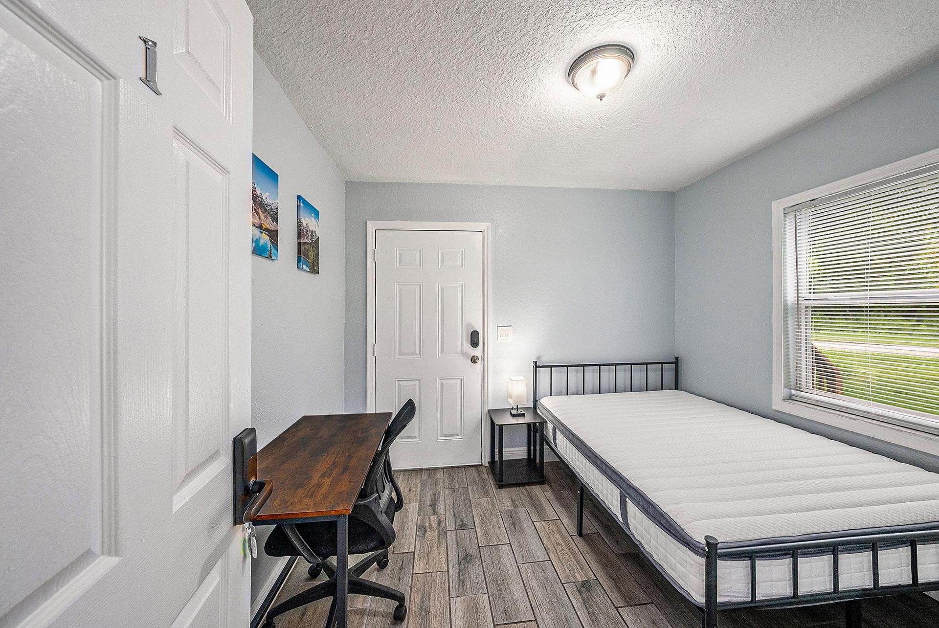 bedroom, detected:window blind, bed