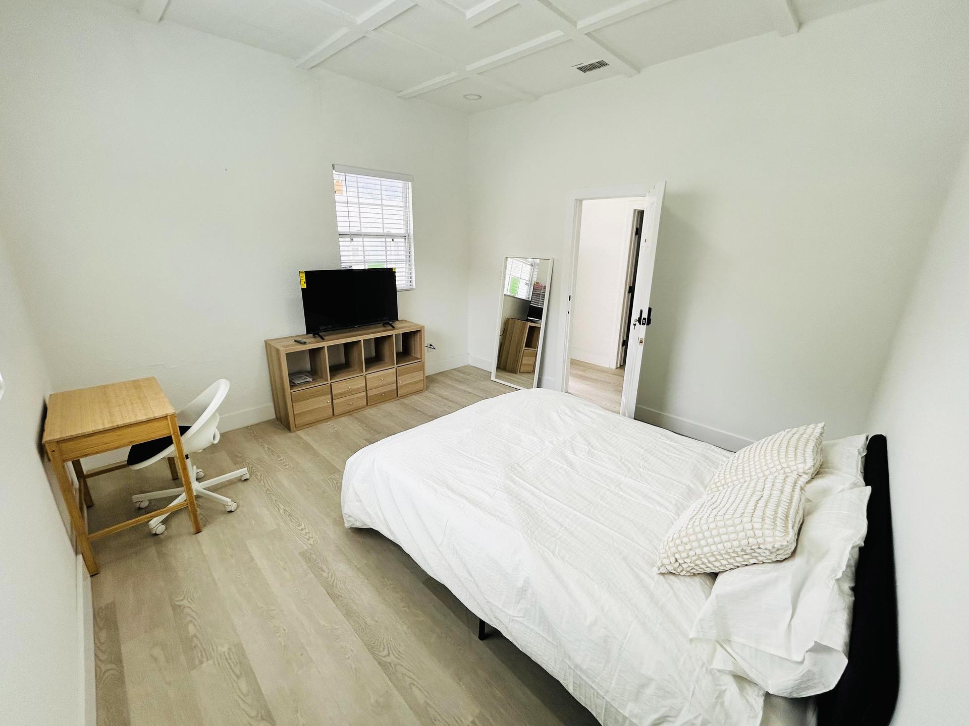 bedroom, detected:bed, ceiling fan