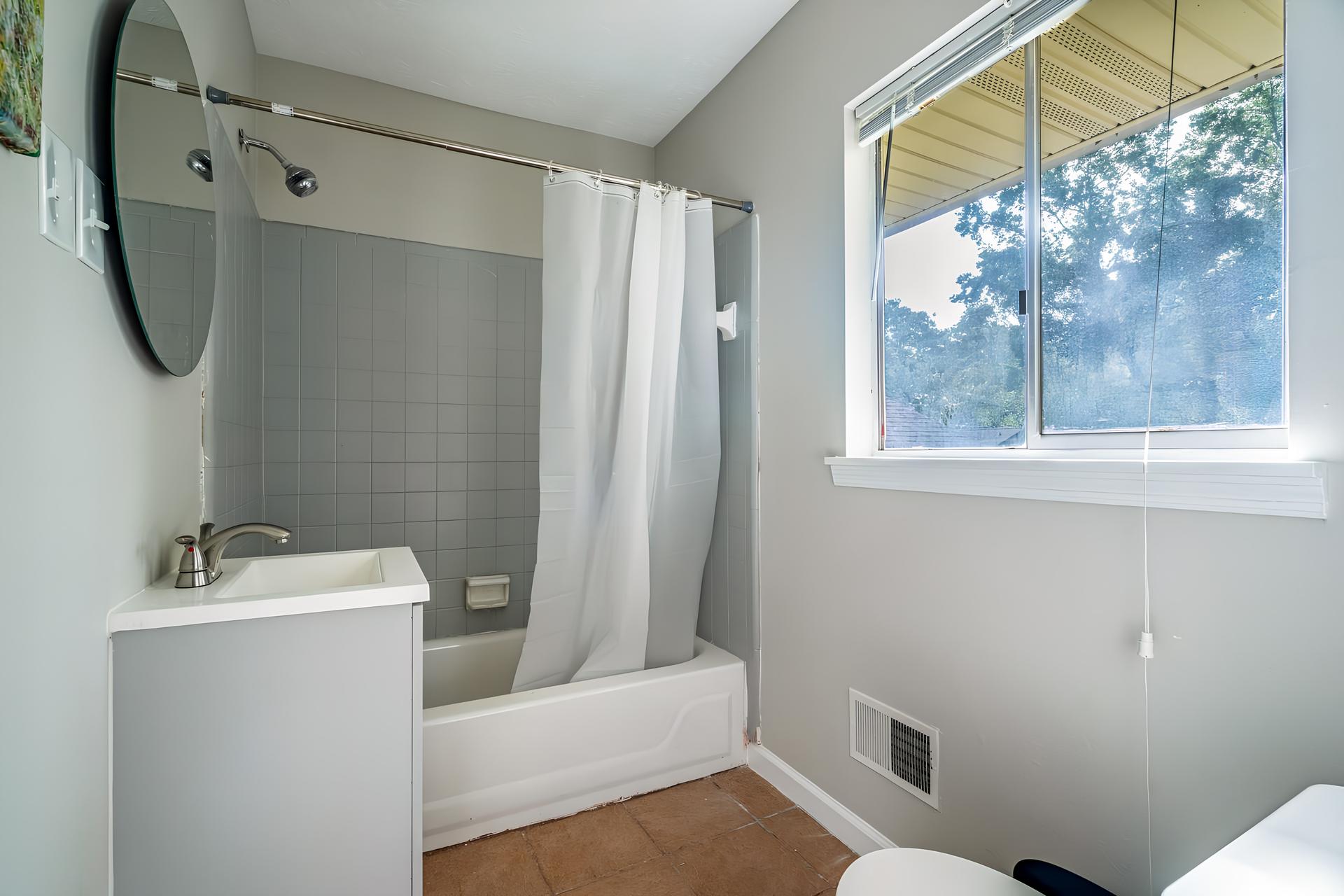 bathroom, detected:bathtub, shower