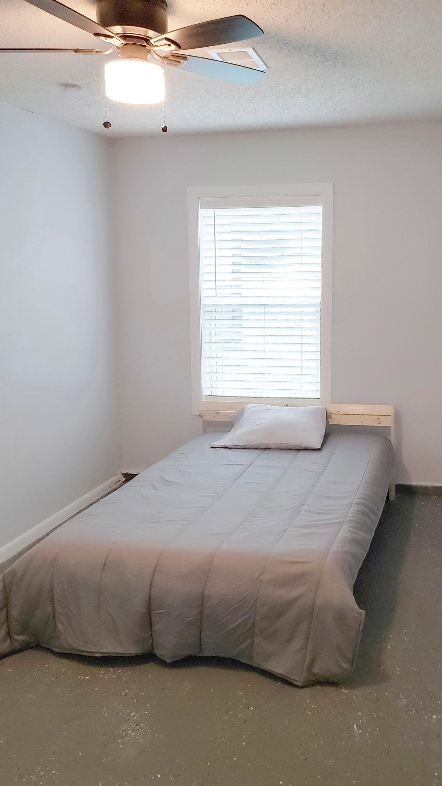 bedroom, detected:ceiling fan, bed, window blind