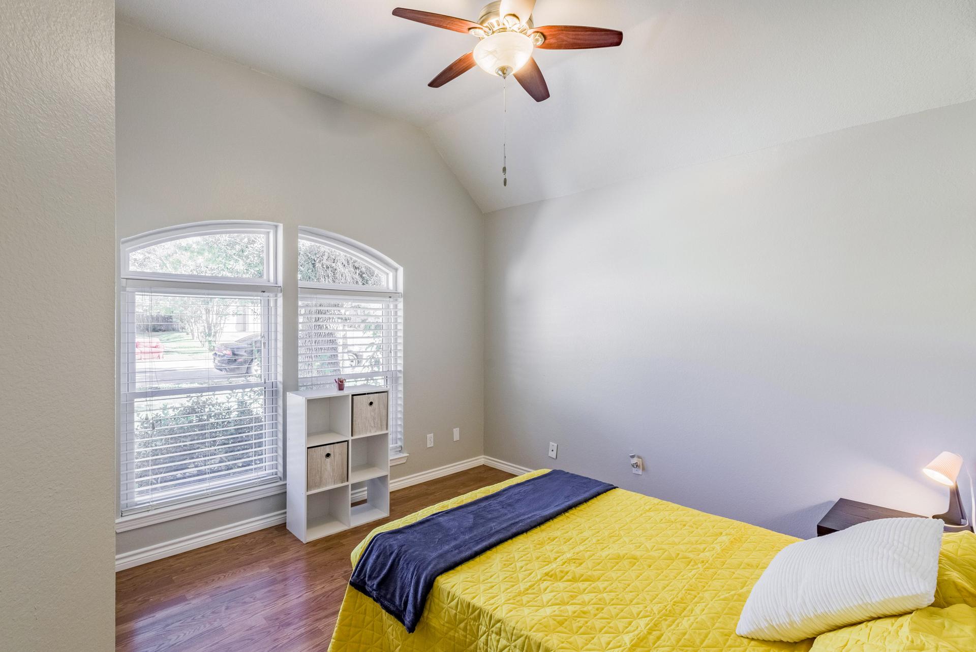 bedroom, detected:ceiling fan, bed, window blind