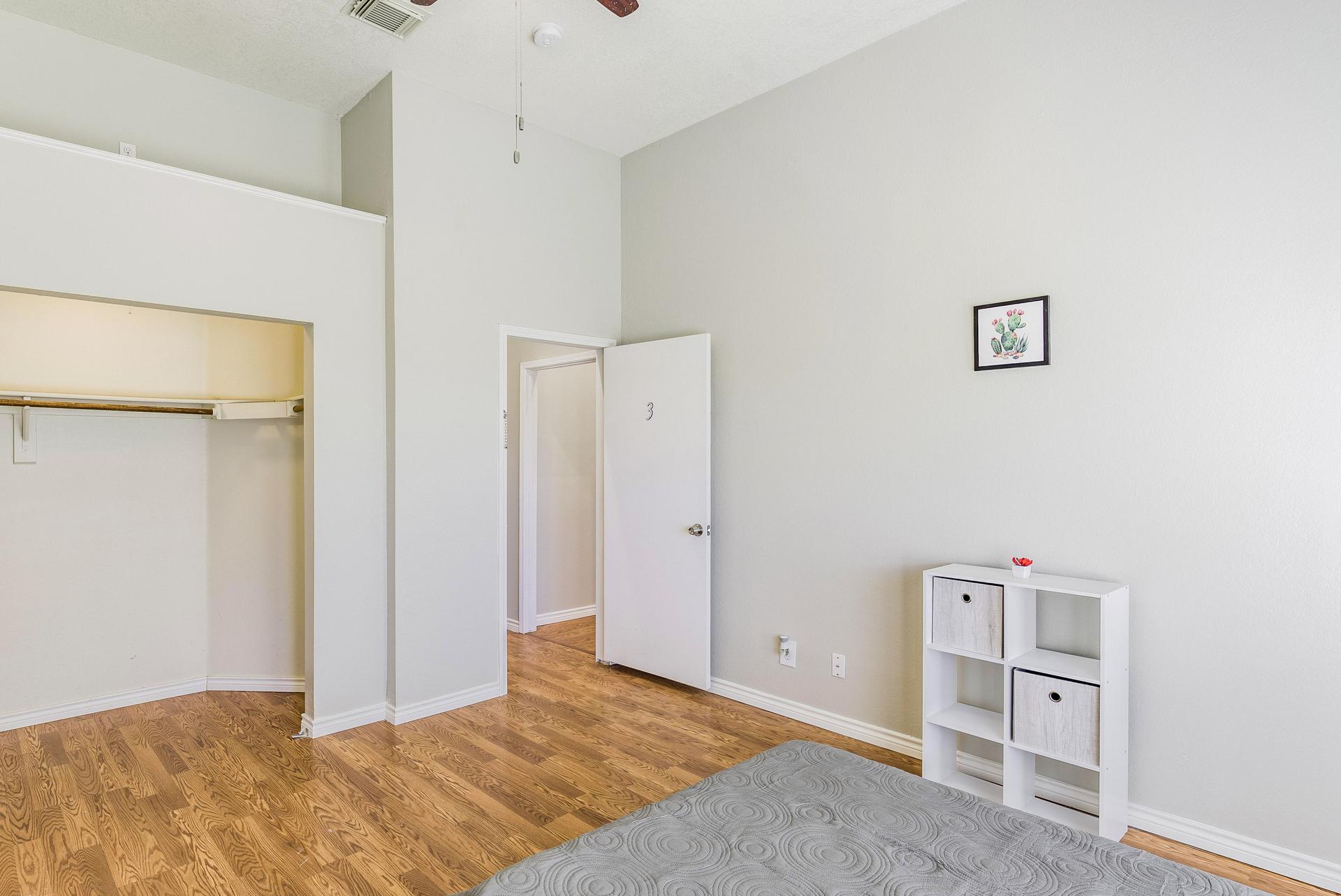 bedroom, detected:ceiling fan