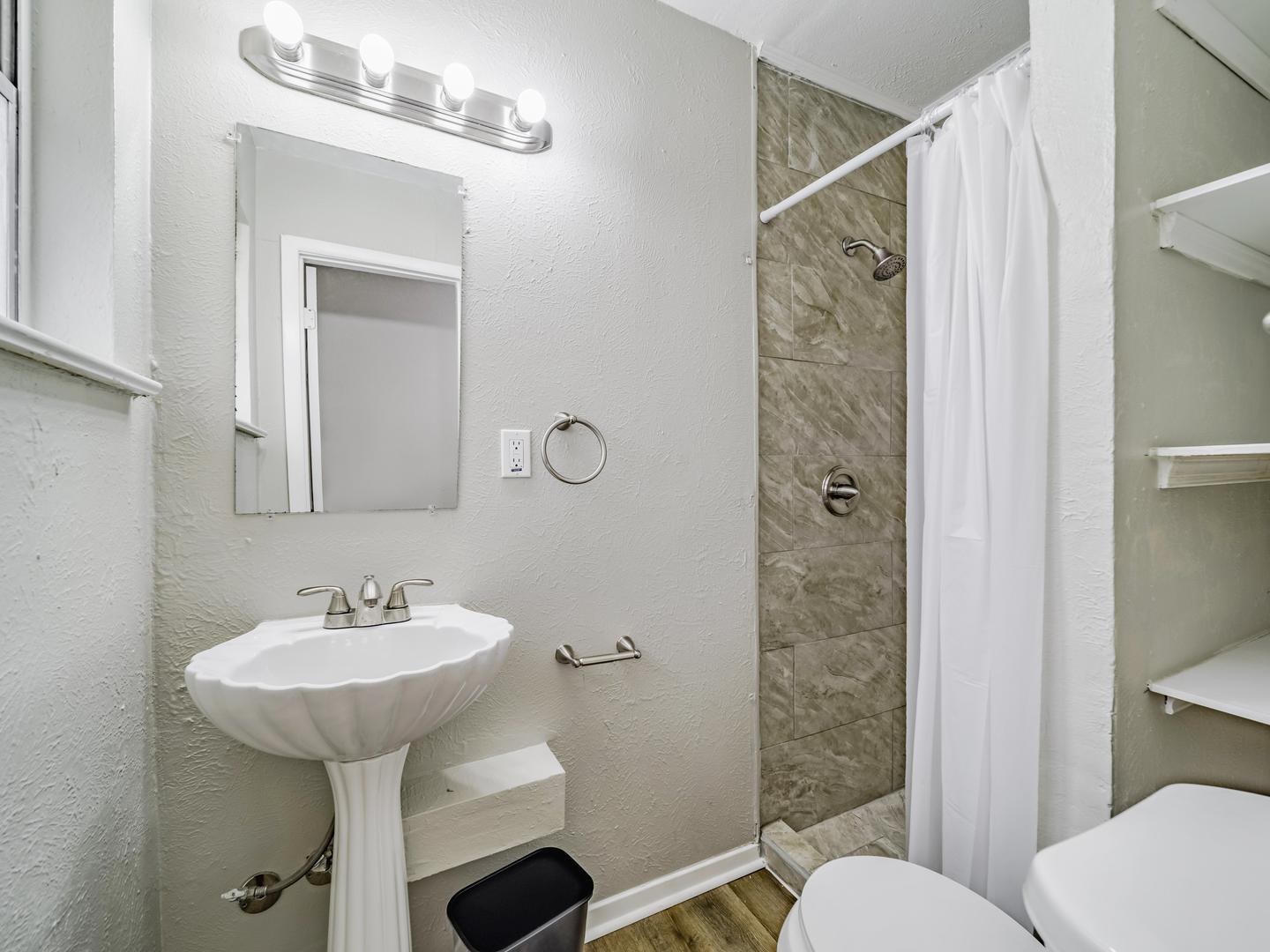 Bathroom(s)