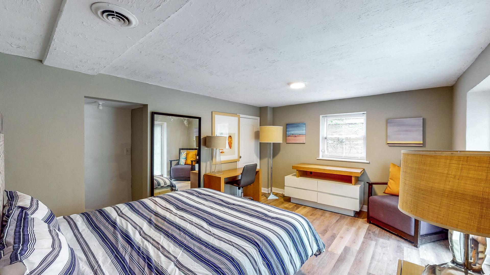 bedroom, detected: bed, window blind