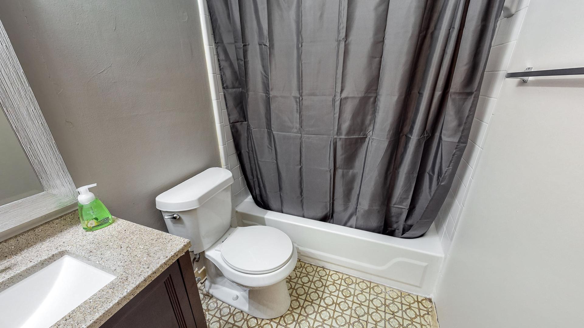 bathroom, detected: bathtub