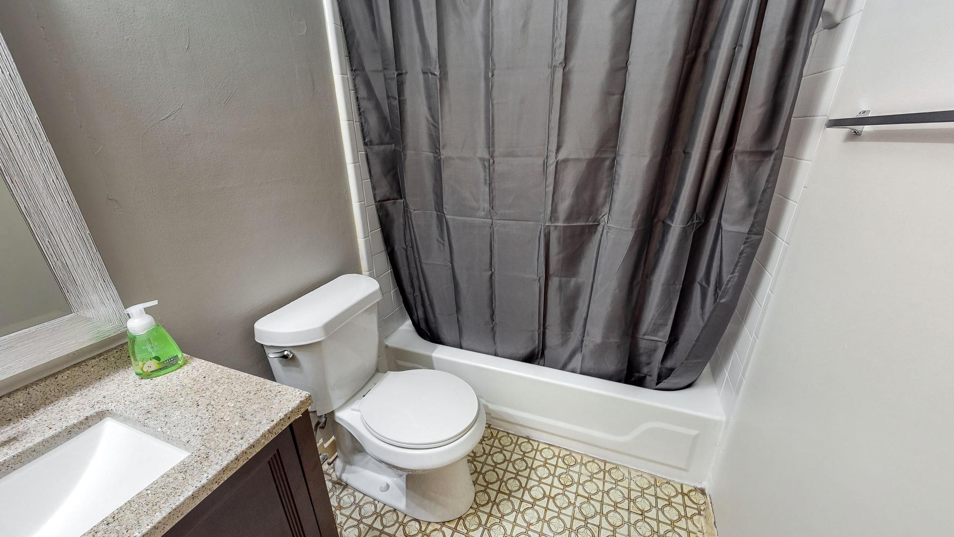 bathroom, detected: bathtub