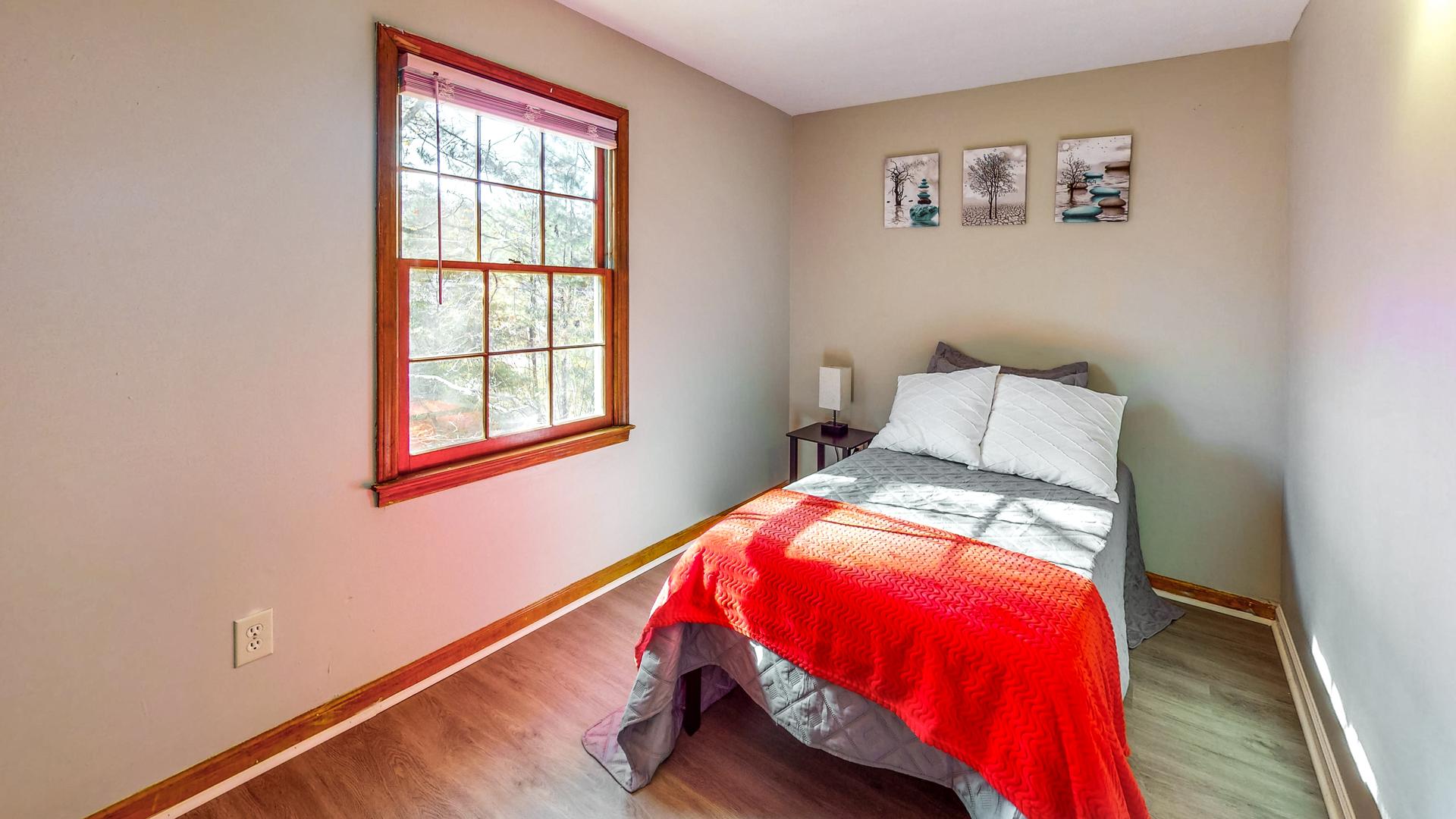 bedroom, detected: bed, window blind