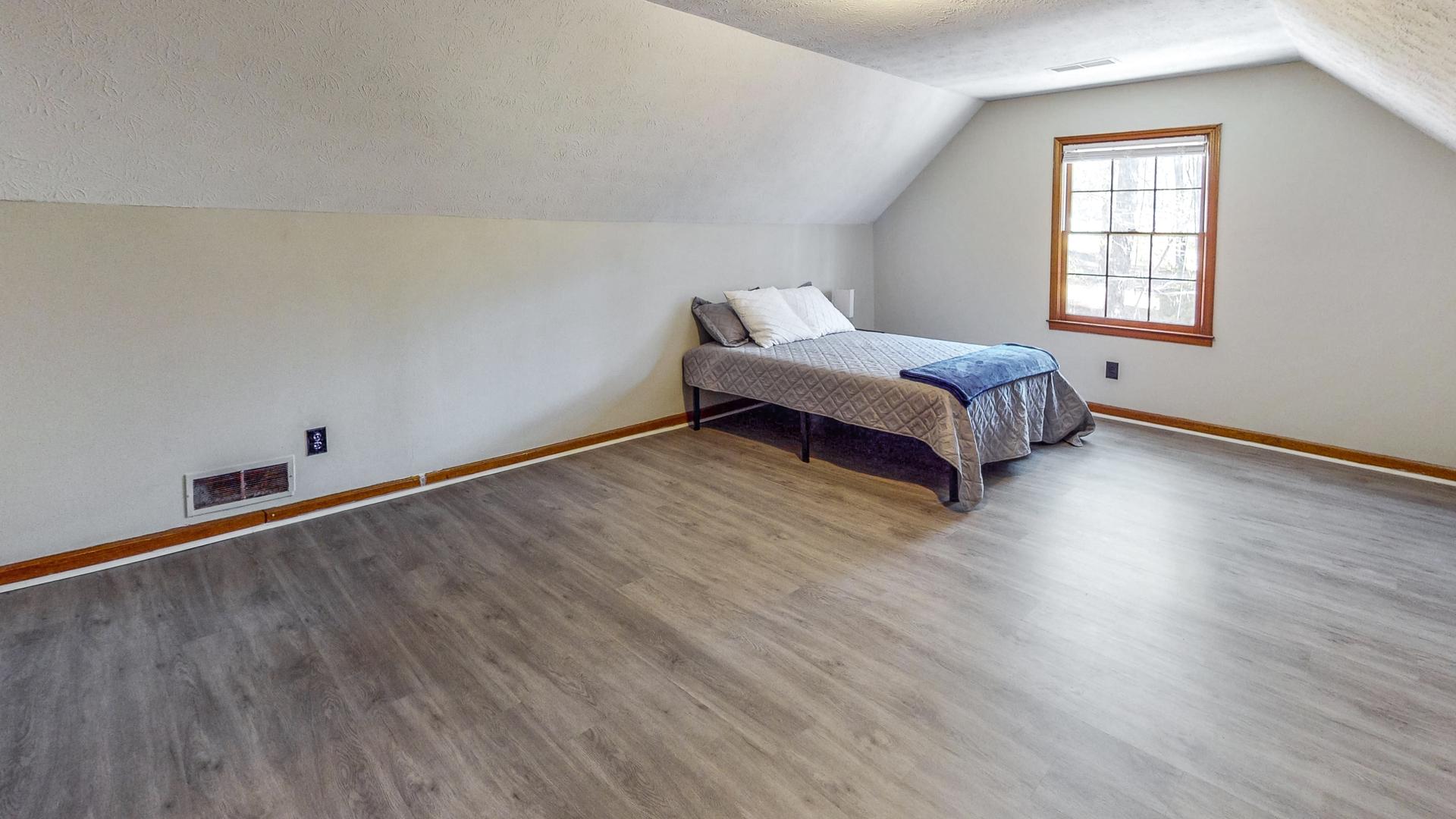 bedroom, detected: bed, window blind