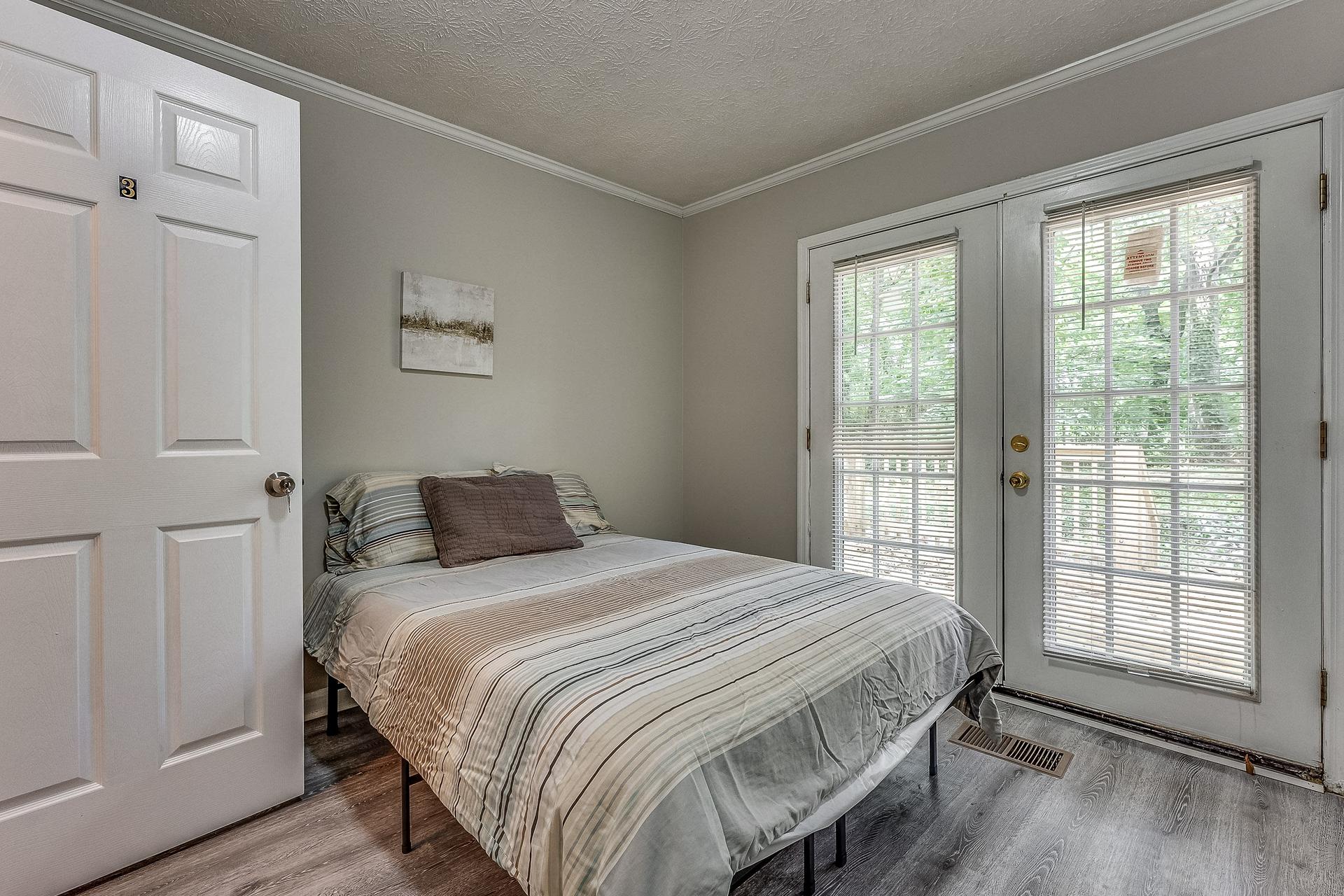 bedroom, detected: bed, window blind