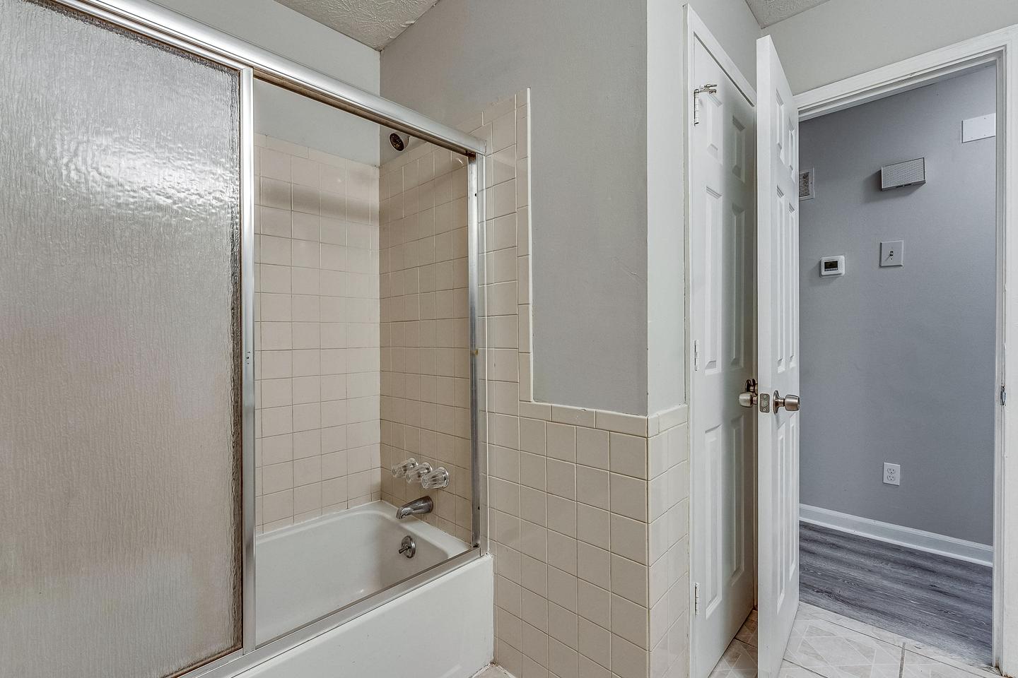 Bathroom(s)