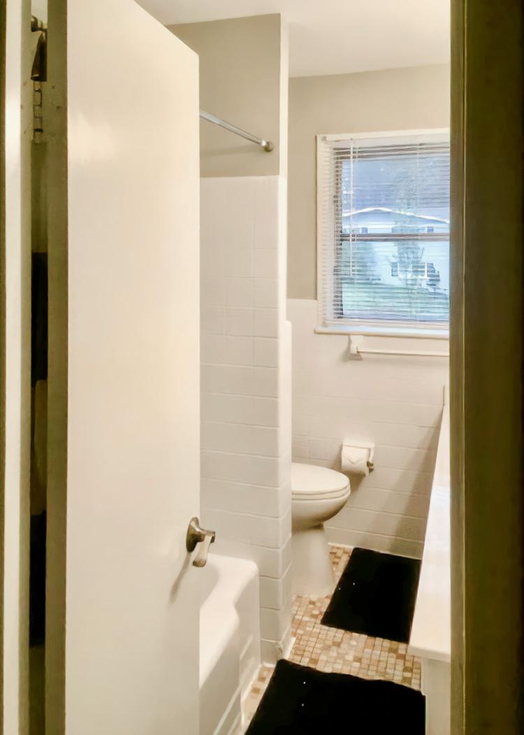 Bathroom(s)