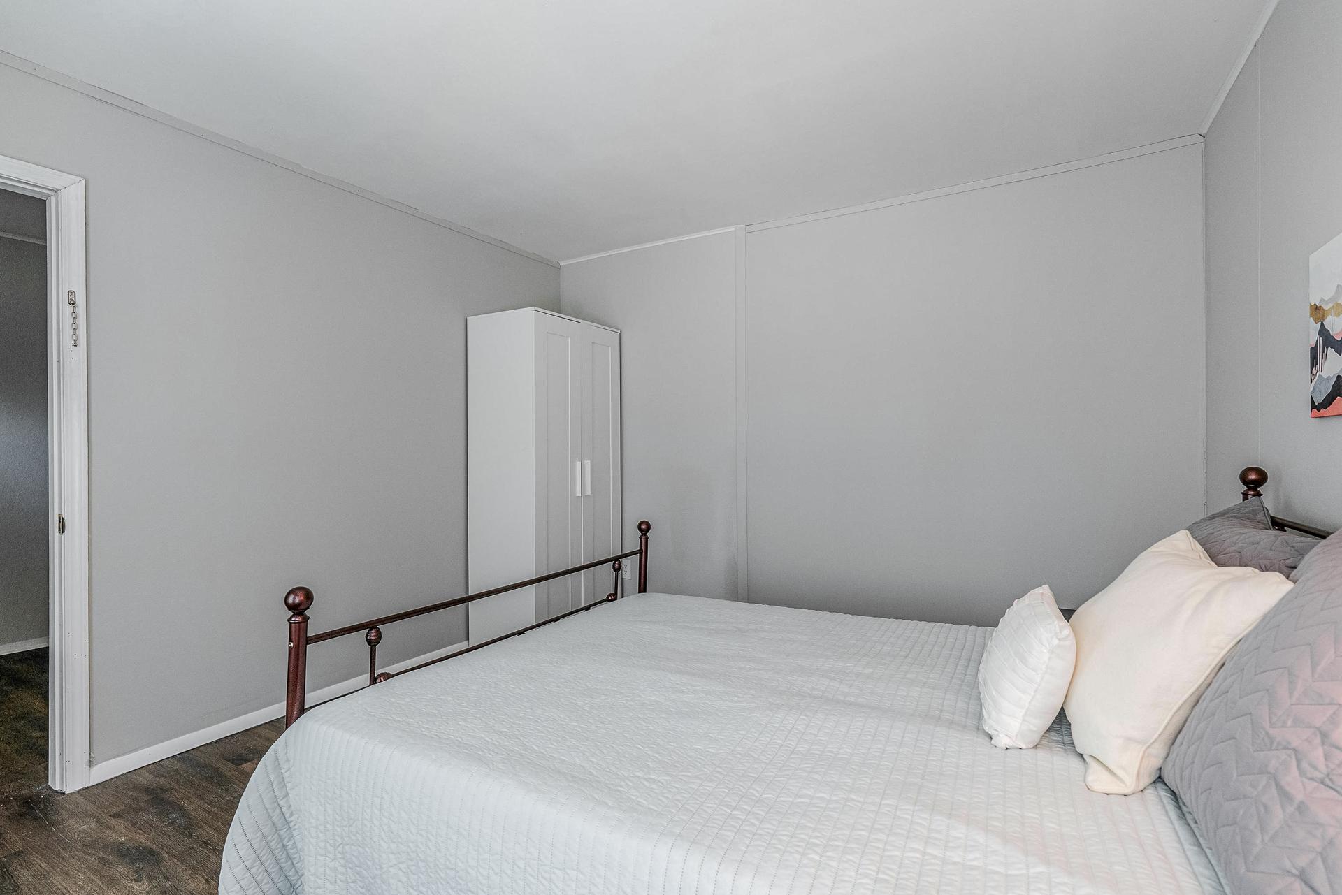 bedroom, detected: bed