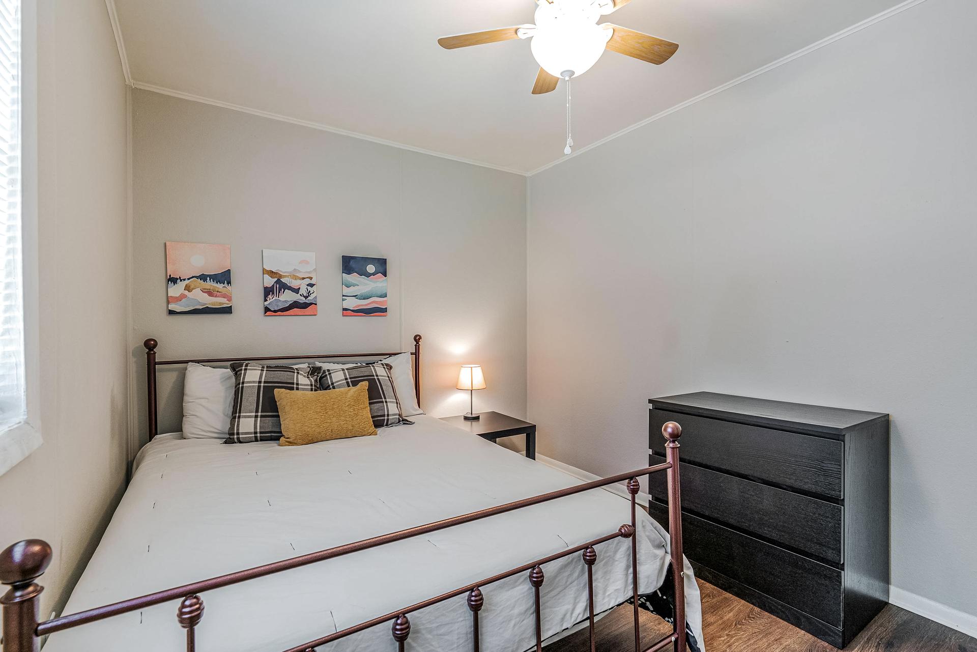 bedroom, detected: ceiling fan, window blind, bed