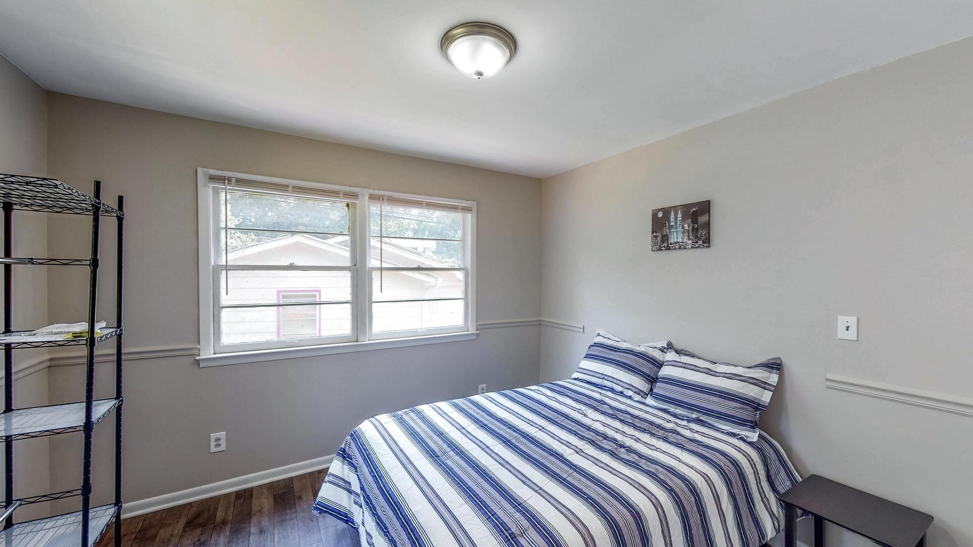 bedroom, detected: bed, window blind