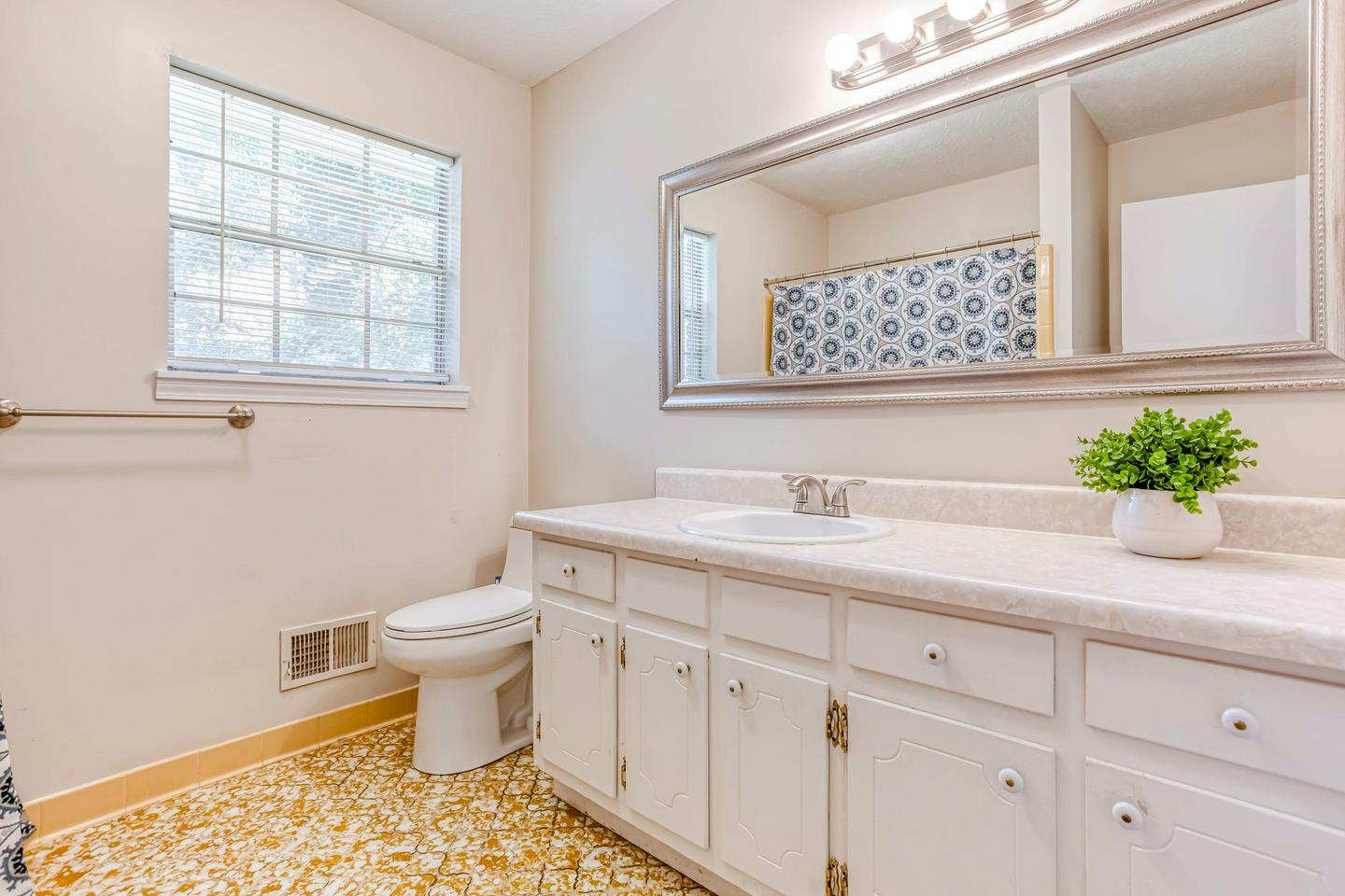 Bathroom(s)