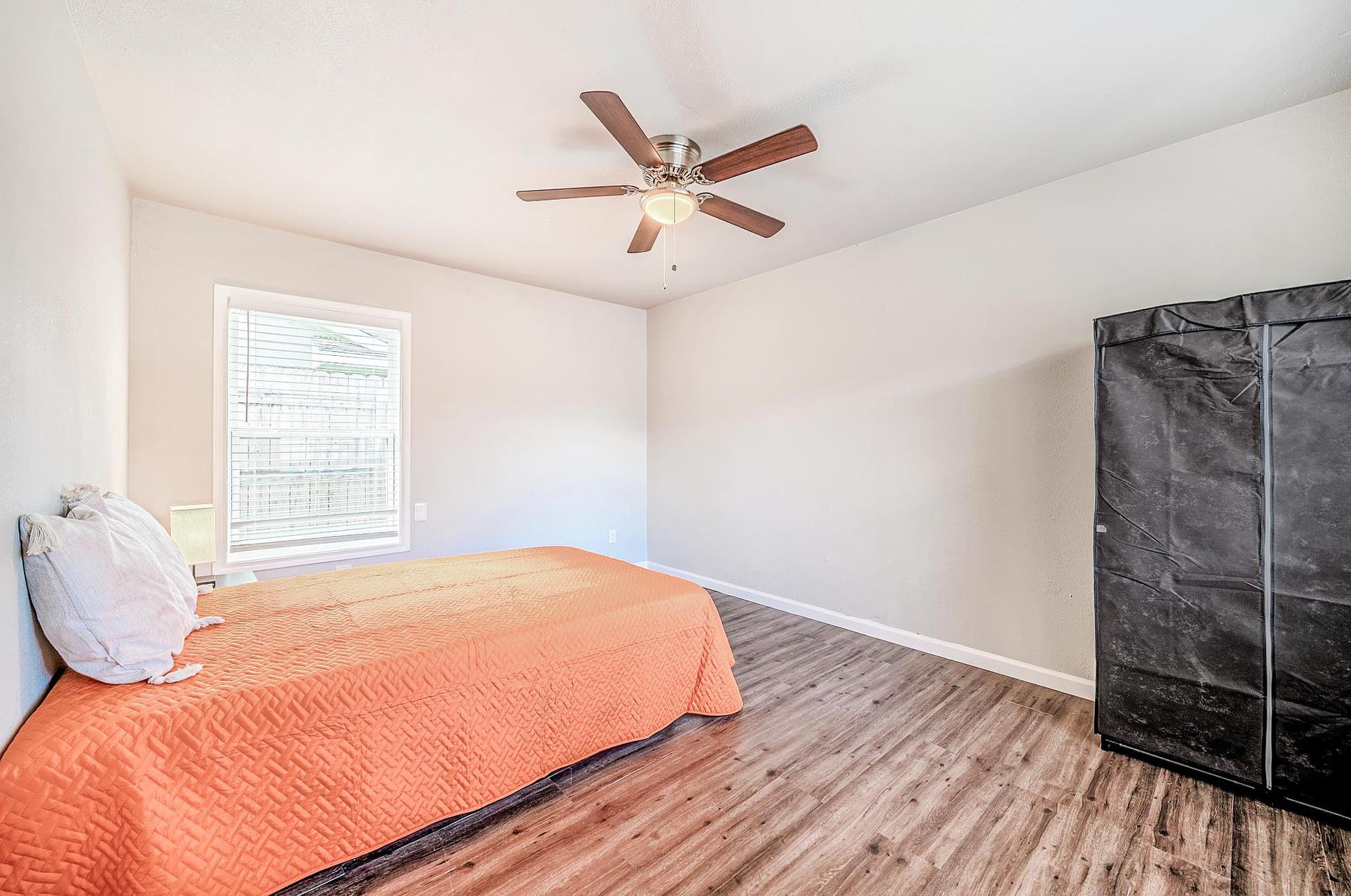 bedroom, detected: bed, fan