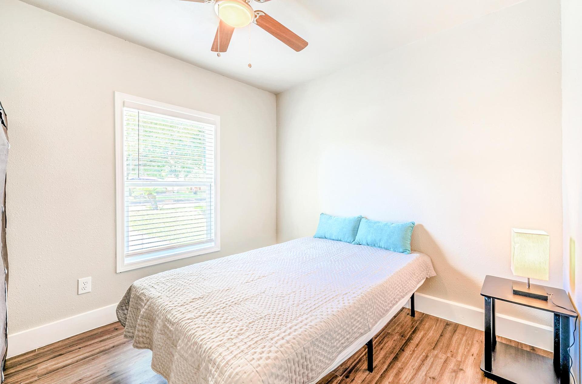bedroom, detected: bed, fan