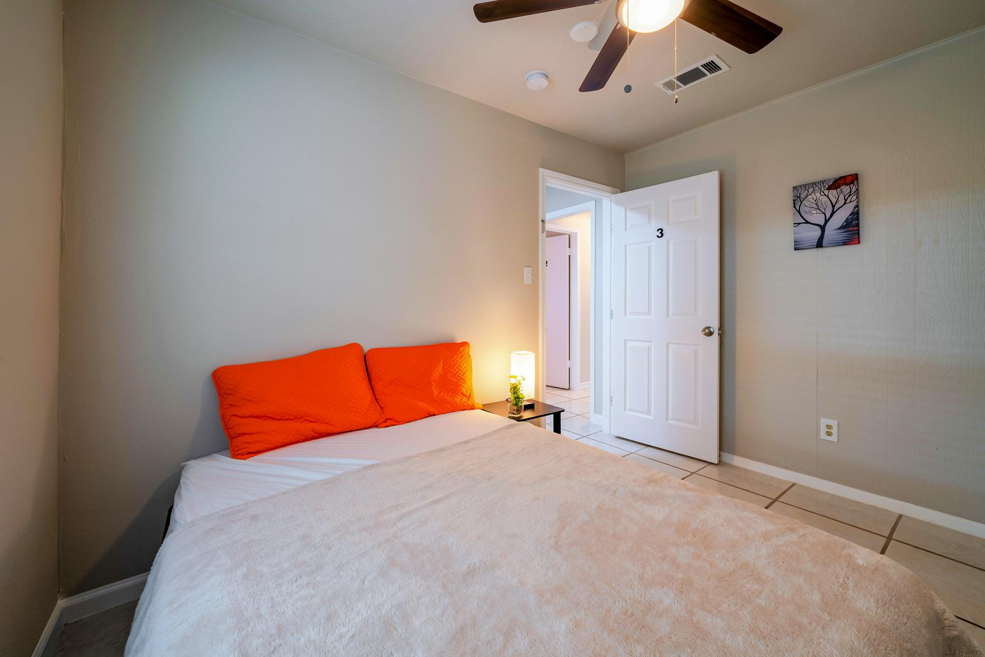 bedroom, detected: ceiling fan, bed