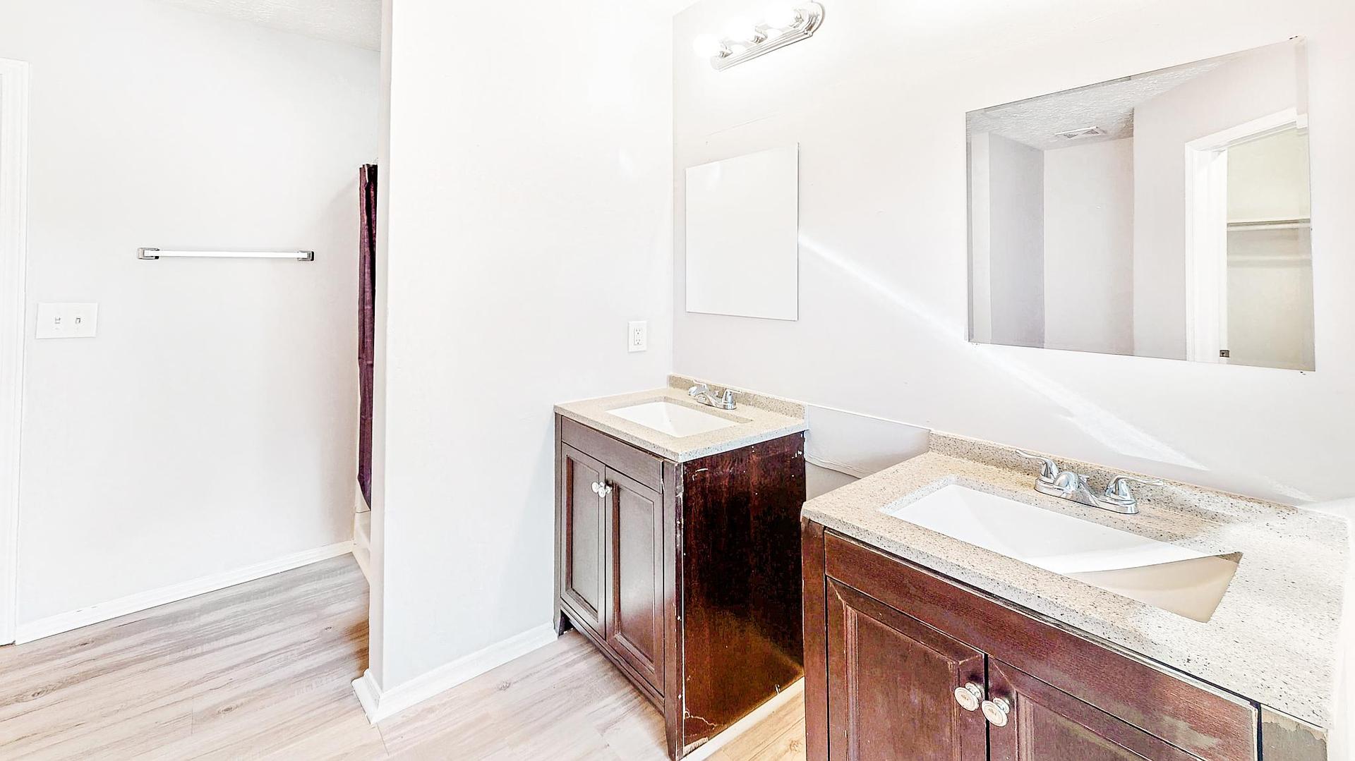 Bathroom(s)
