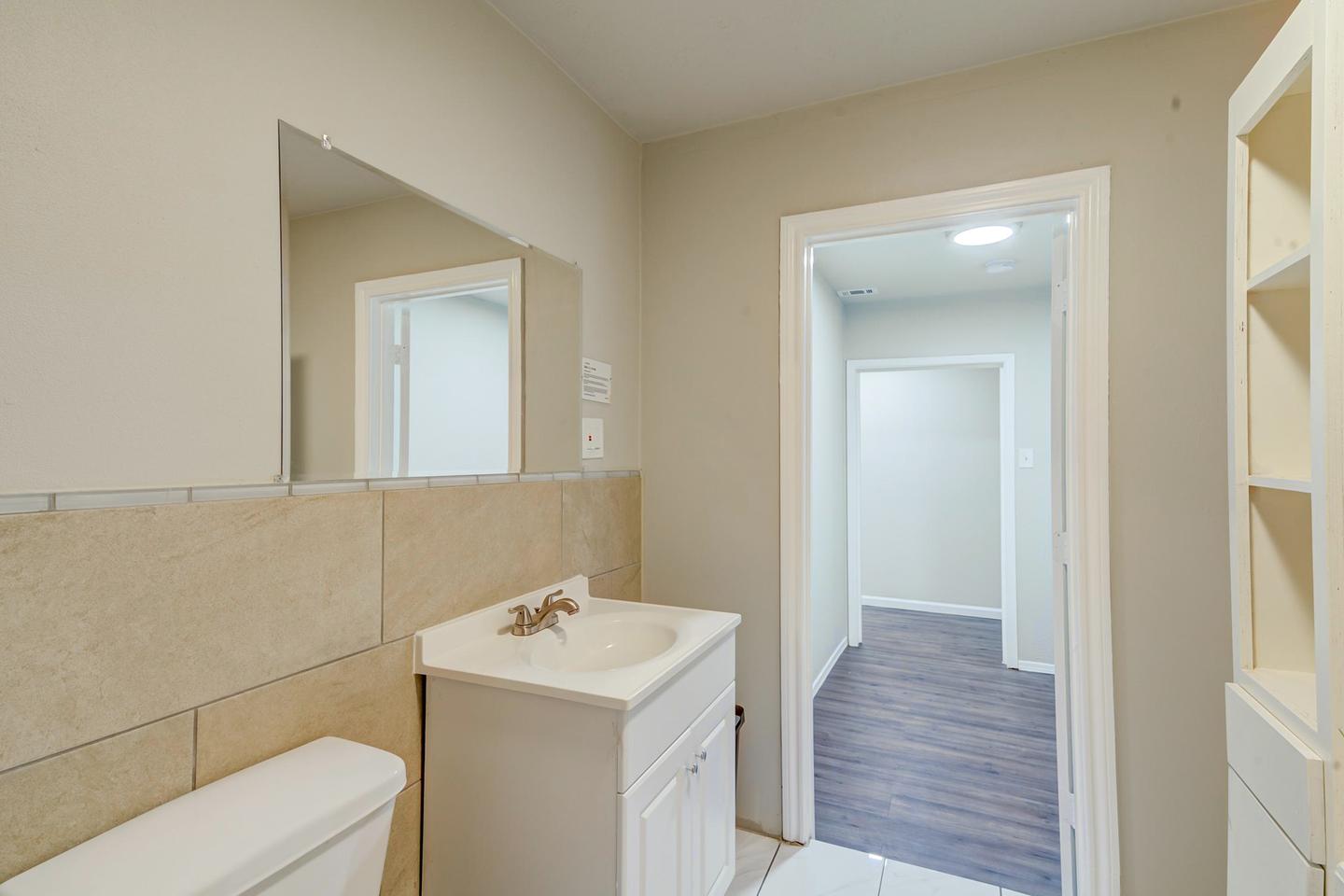 Bathroom(s)