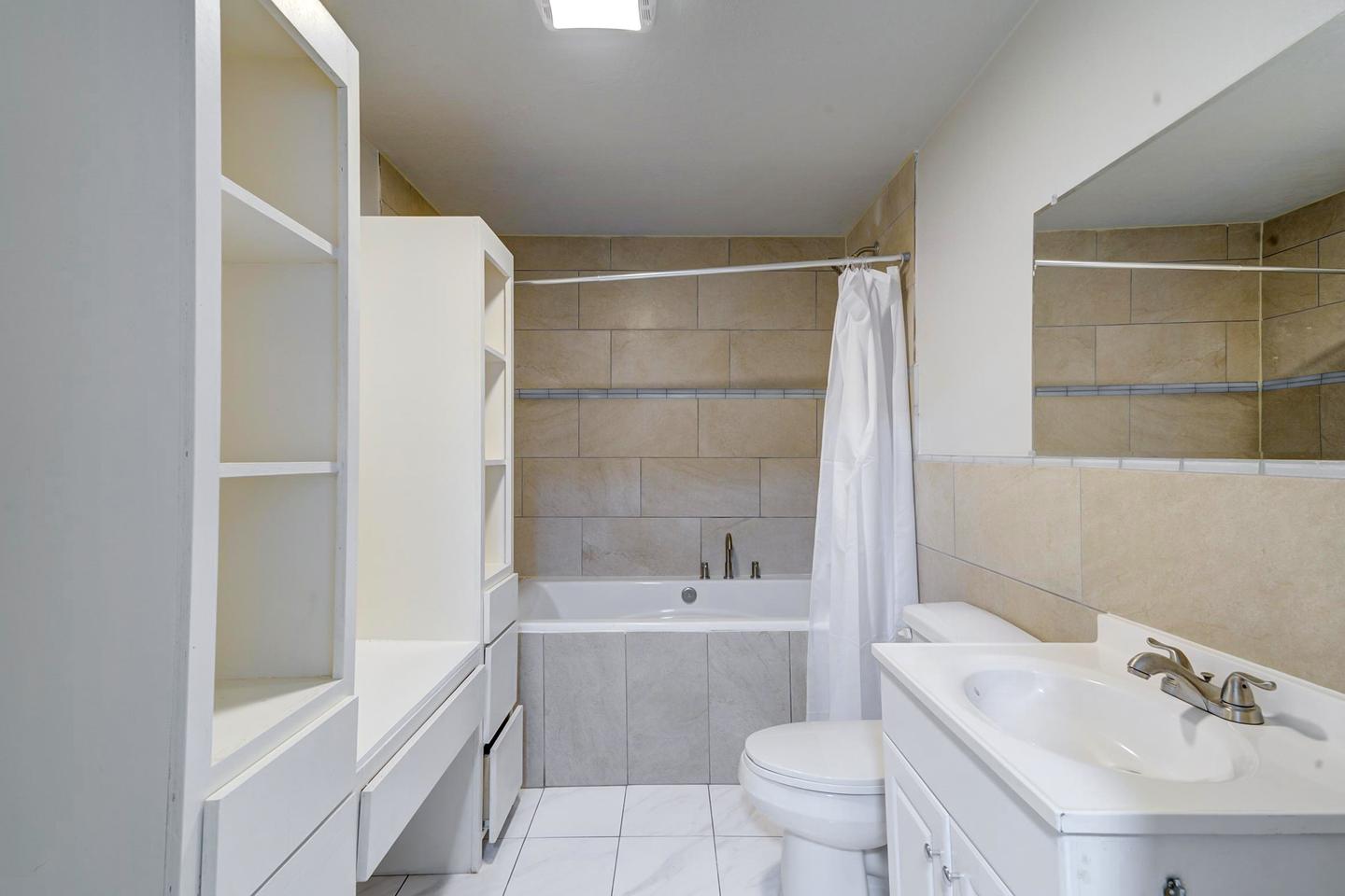 Bathroom(s)