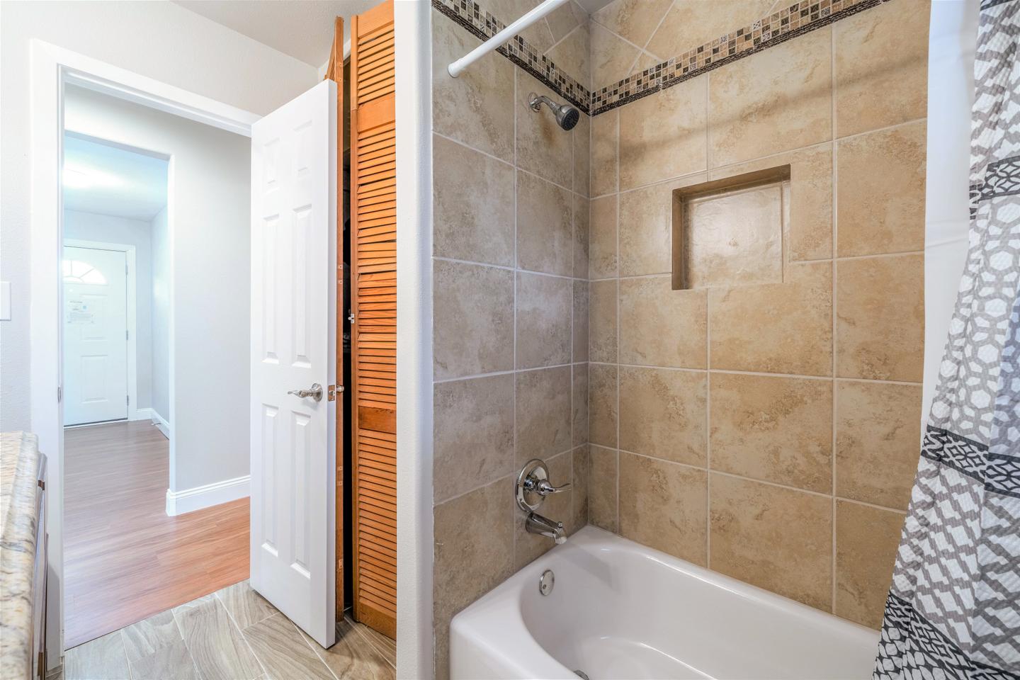 Bathroom(s)