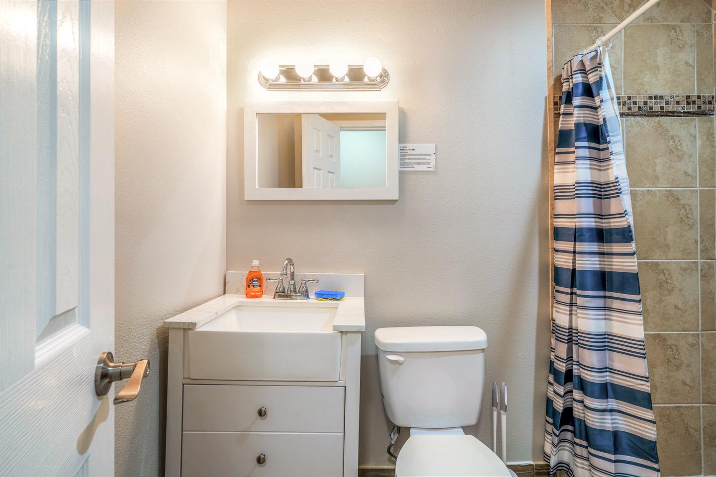 Bathroom(s)