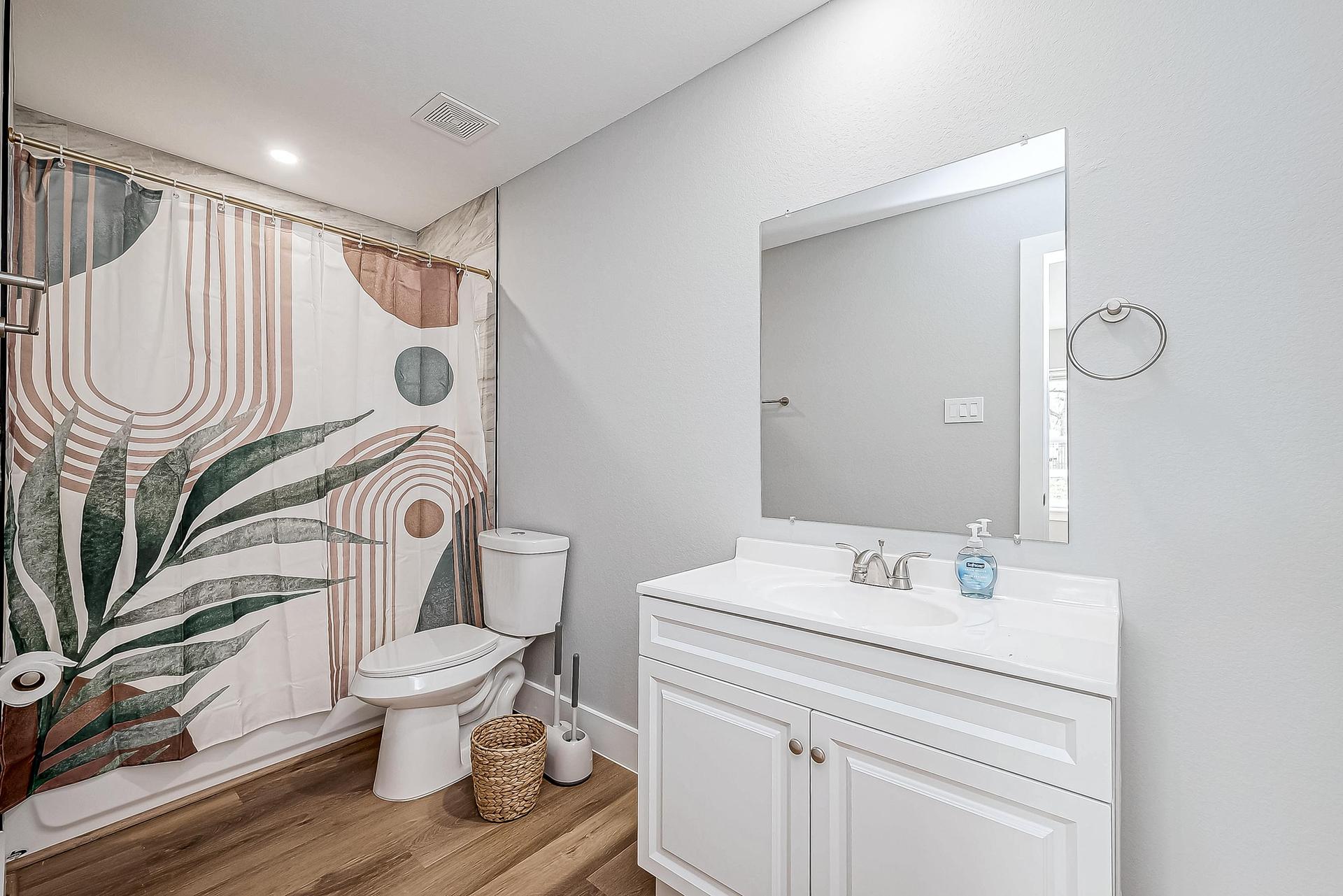 The Traveler's Private Ensuite Bathroom