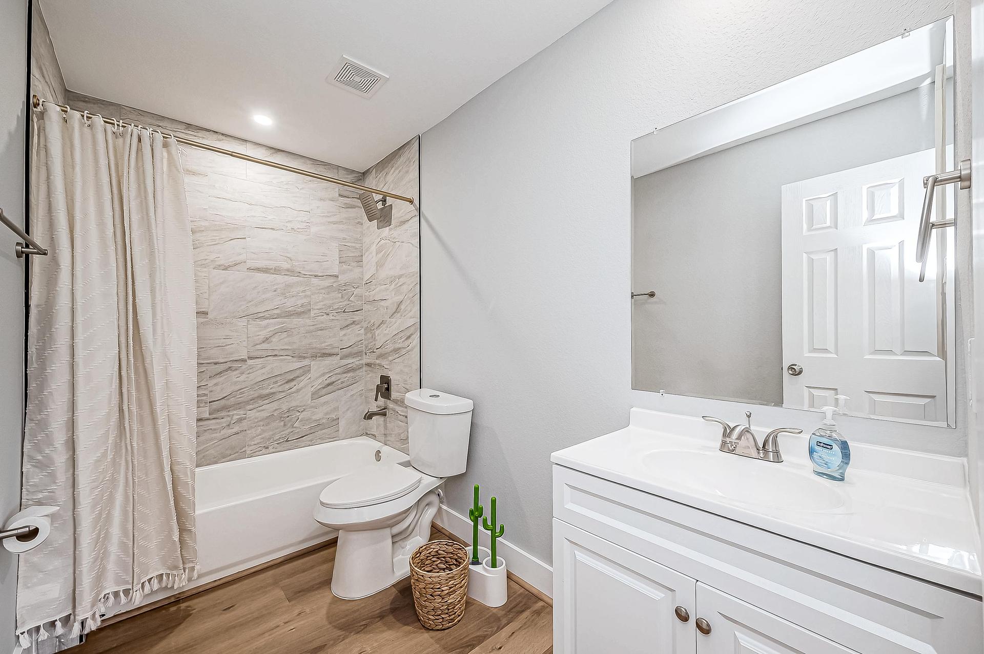 The Globetrotter's Private Ensuite Bathroom