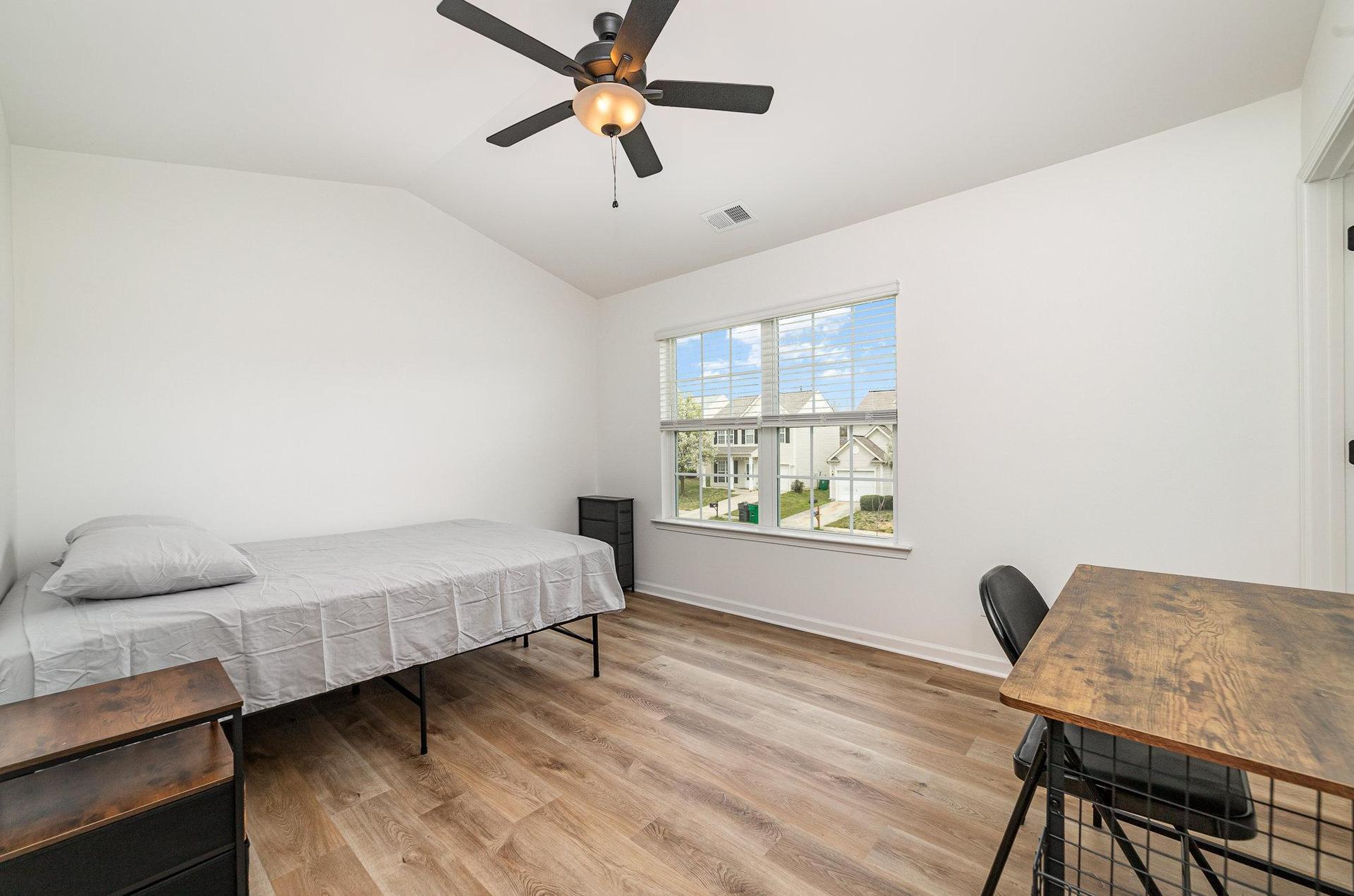 Room B
Largest room. 2 closets a