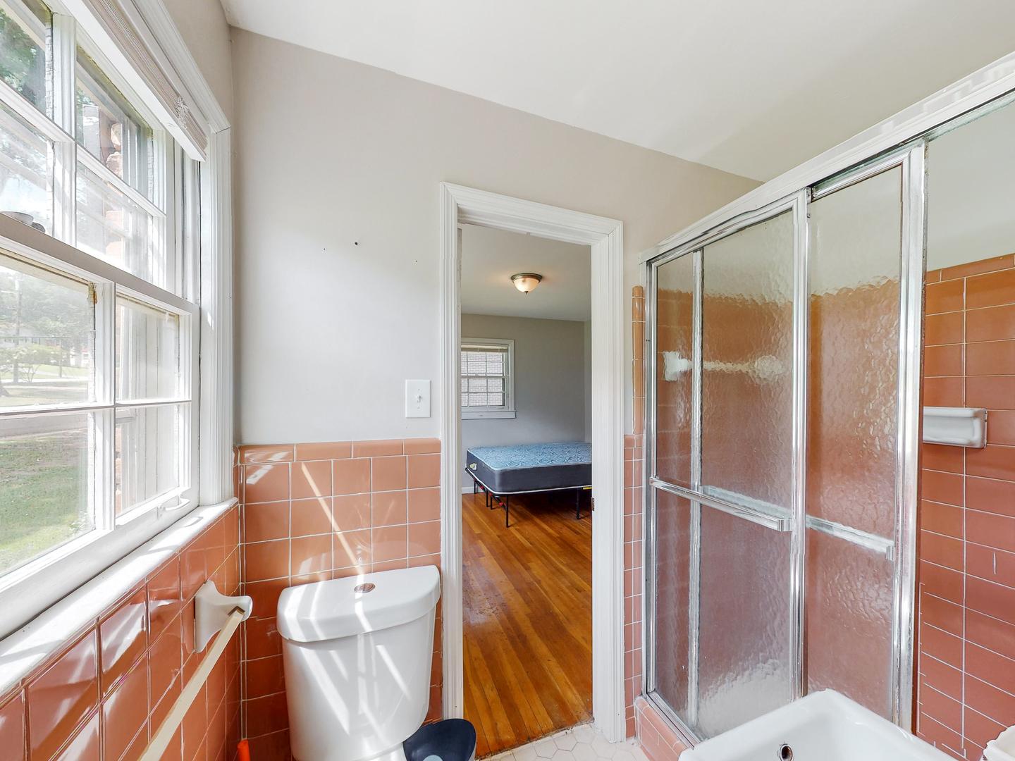 Bathroom(s)