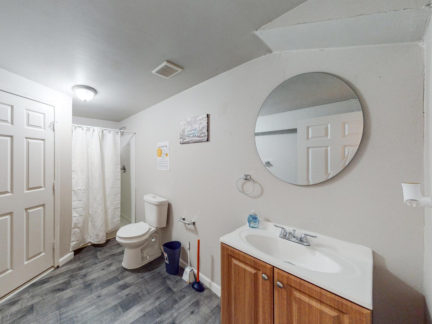 Bathroom(s)